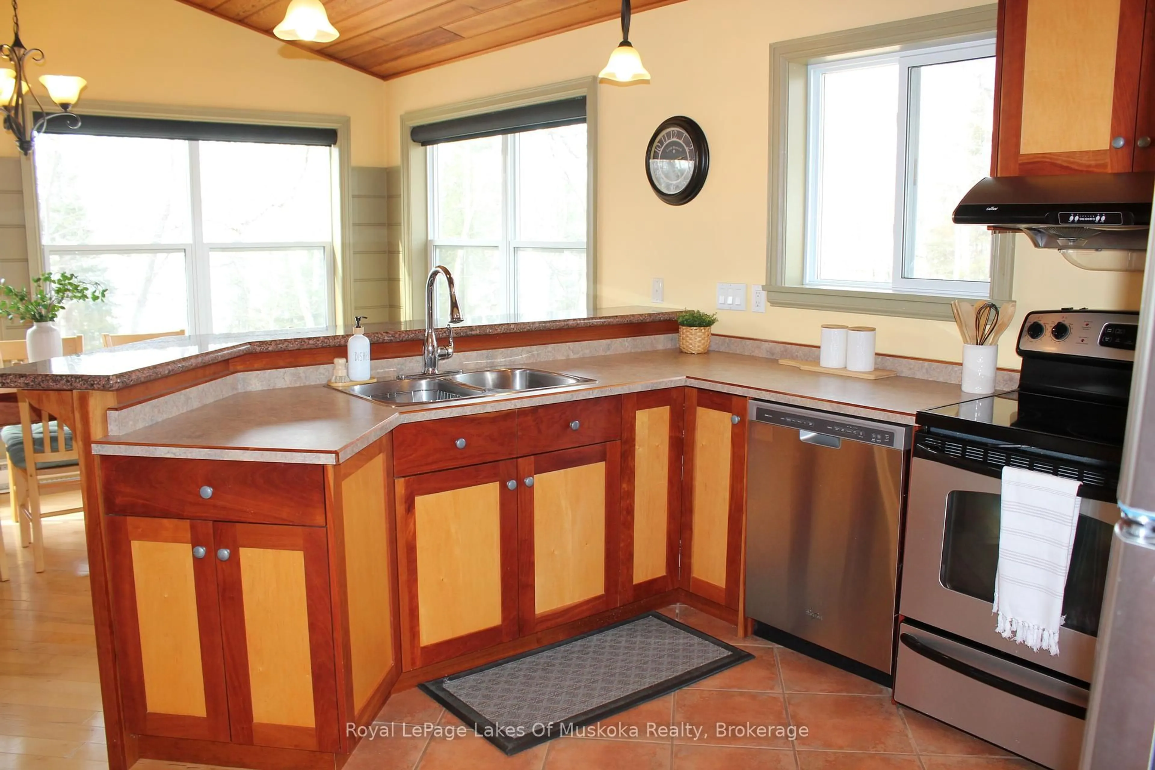 Standard kitchen, unknown for 1136 LAKESIDE Tr, Magnetawan Ontario P0A 1P0