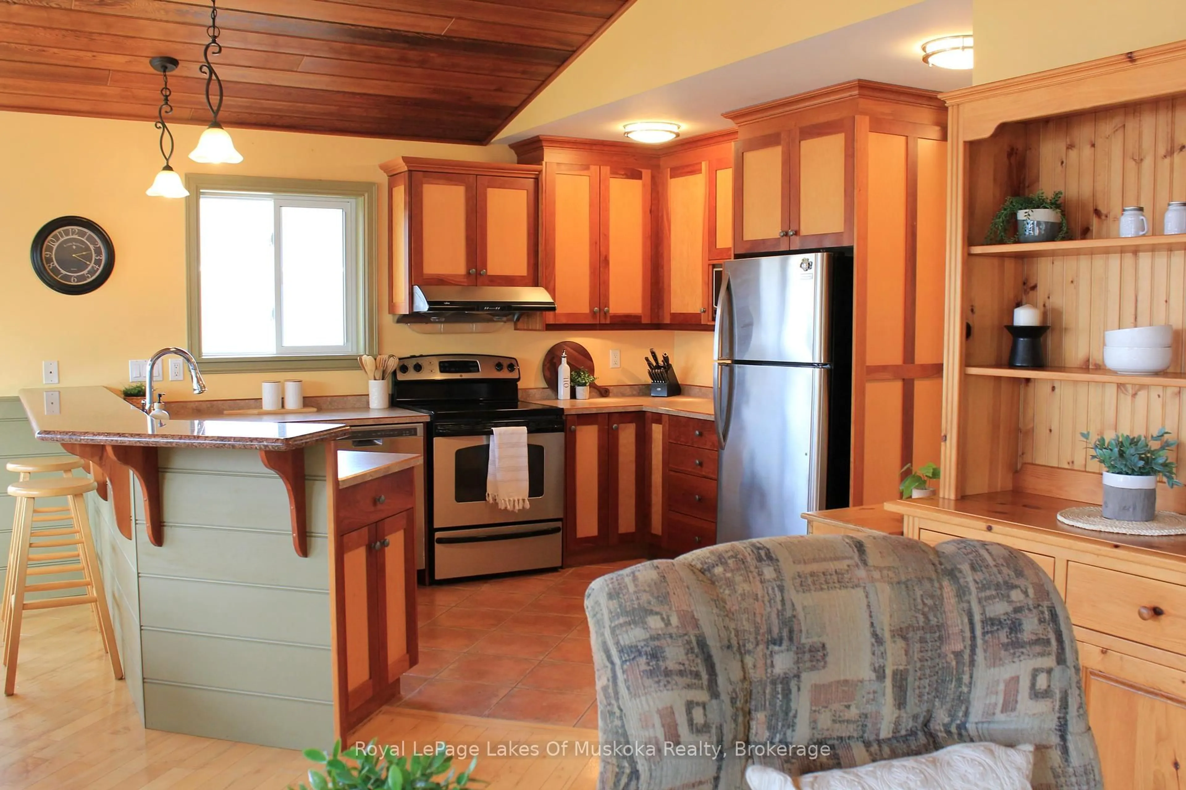 Open concept kitchen, ceramic/tile floor for 1136 LAKESIDE Tr, Magnetawan Ontario P0A 1P0