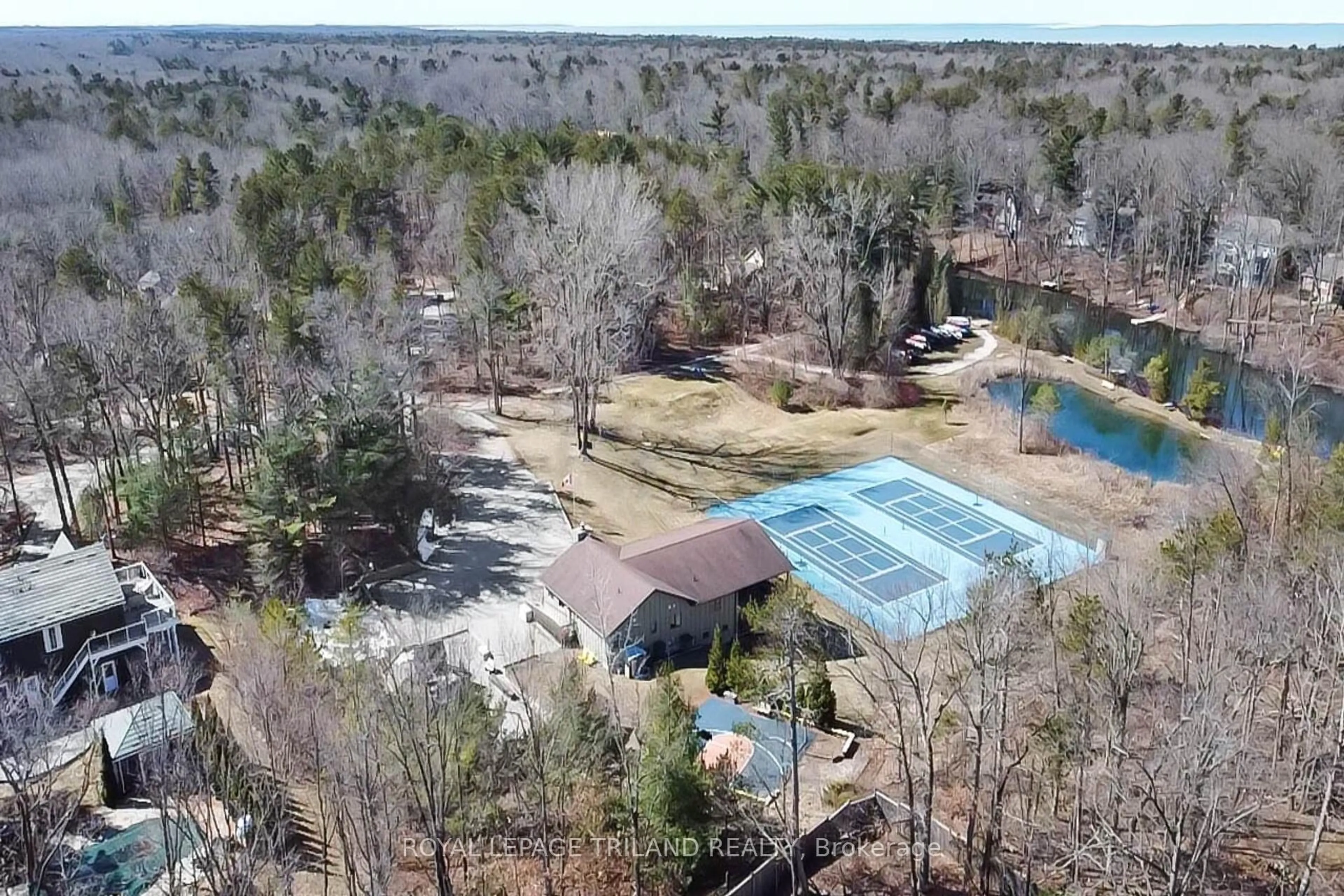 A pic from outside/outdoor area/front of a property/back of a property/a pic from drone, water/lake/river/ocean view for 9945 Riverview Rd, Lambton Shores Ontario N0M 1T0