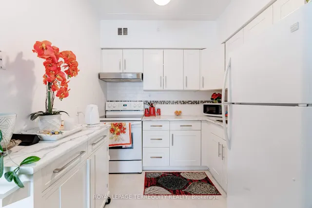 Additional property image - 10 WOODMAN Dr Unit 101