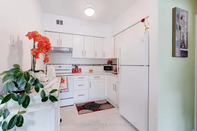 Additional property image - 10 WOODMAN Dr Unit 101