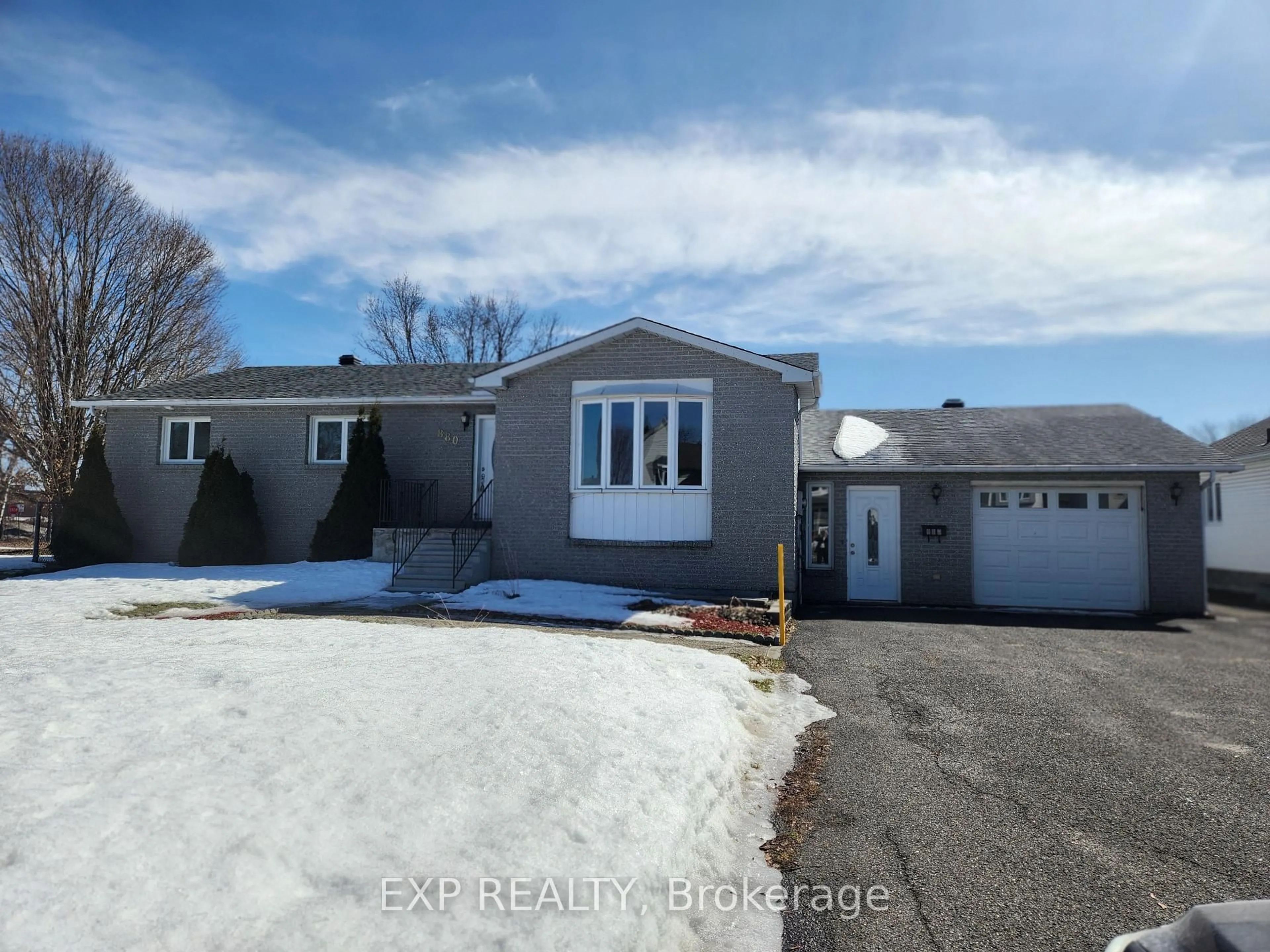 A pic from outside/outdoor area/front of a property/back of a property/a pic from drone, building for 880 Beauregard Cres, Ottawa Ontario K4A 3C7