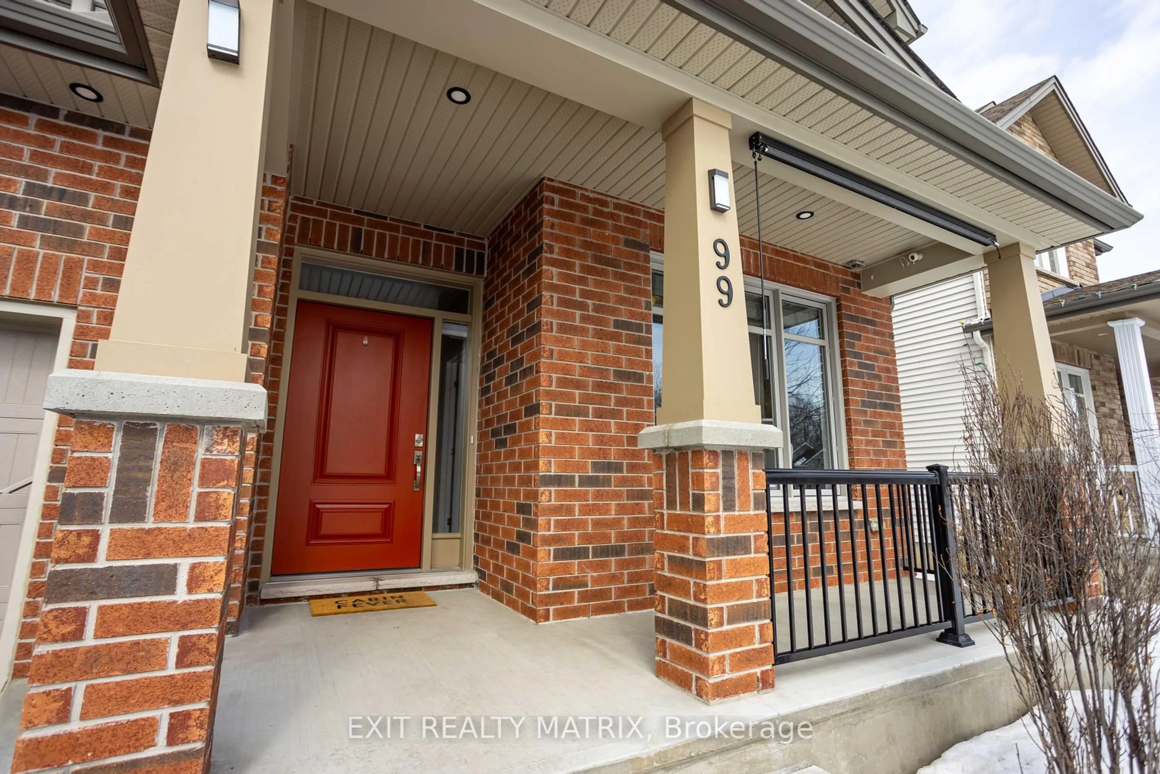 Indoor entryway for 99 Station Tr, Russell Ontario K4R 0A3