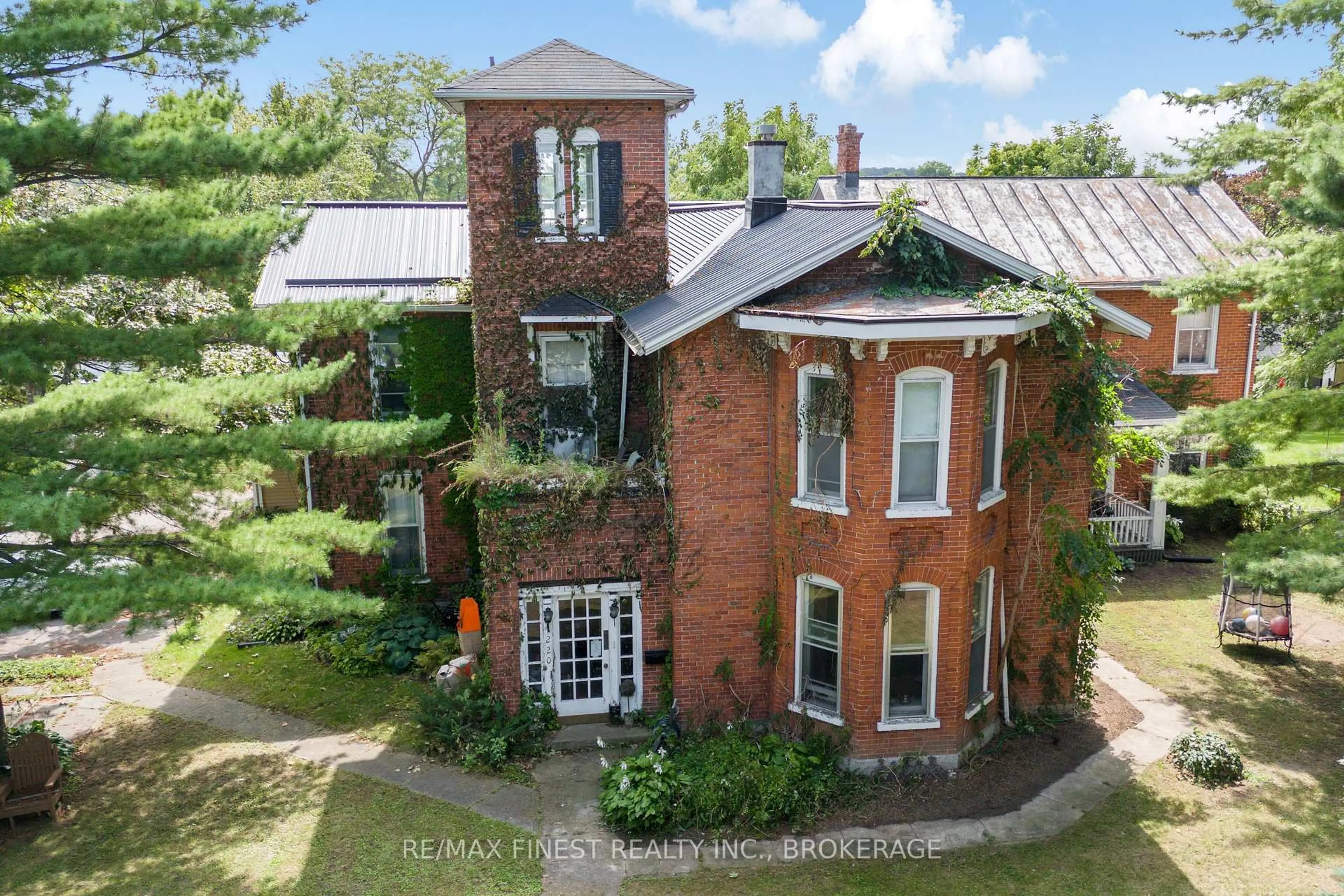 A pic from outside/outdoor area/front of a property/back of a property/a pic from drone, building for 220 Dundas St, Greater Napanee Ontario K7R 2A8