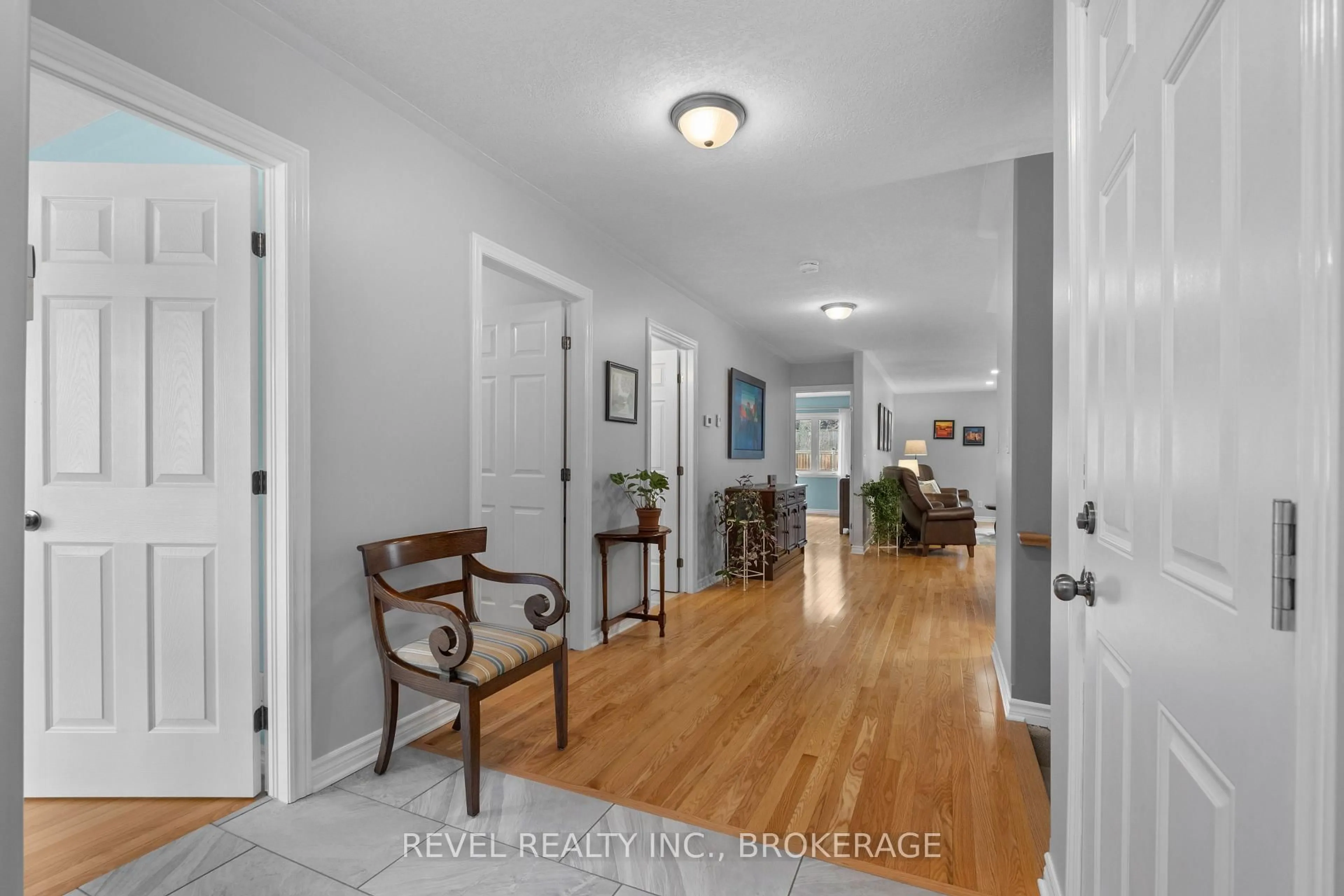 Indoor entryway for 133 Islandview Dr, Amherstview Ontario K7N 0A5