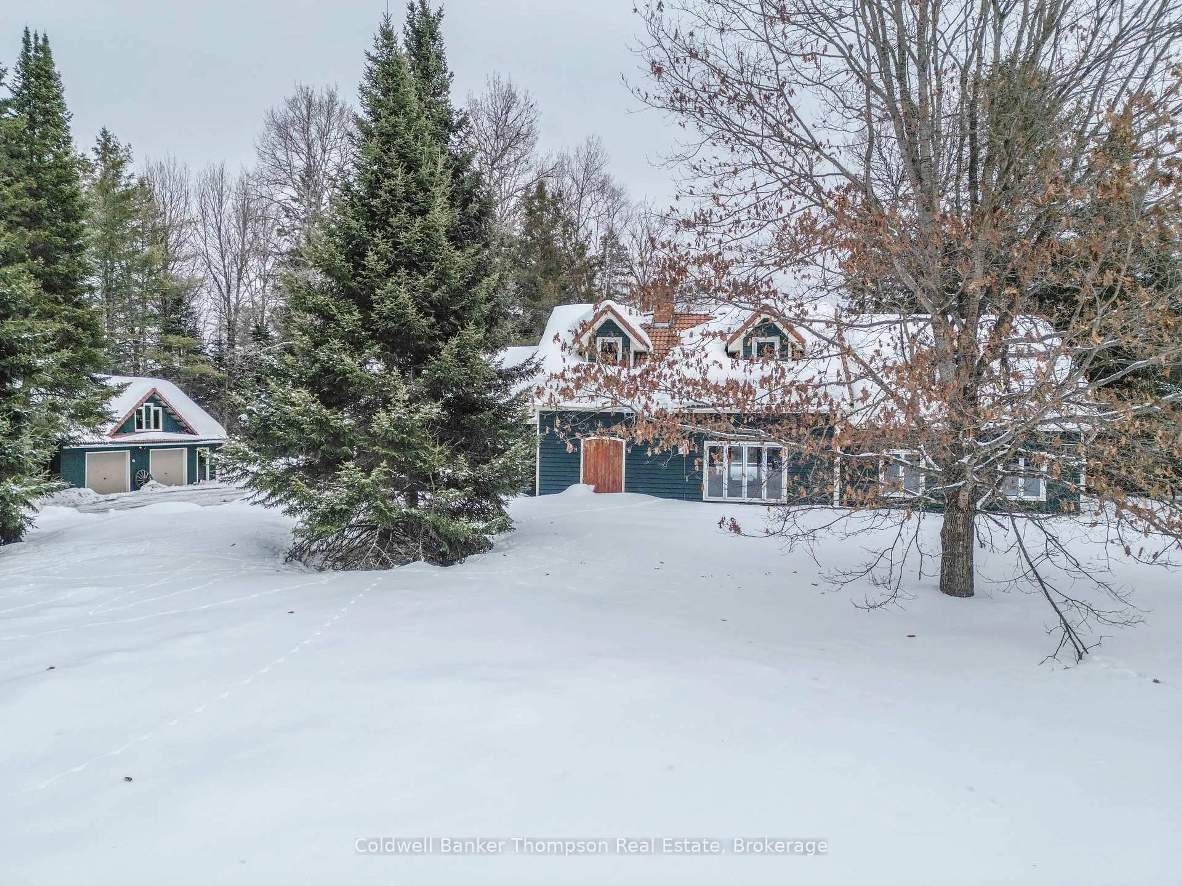 A pic from outside/outdoor area/front of a property/back of a property/a pic from drone, street for 43 Hiawatha Dr, Huntsville Ontario P0B 1L0