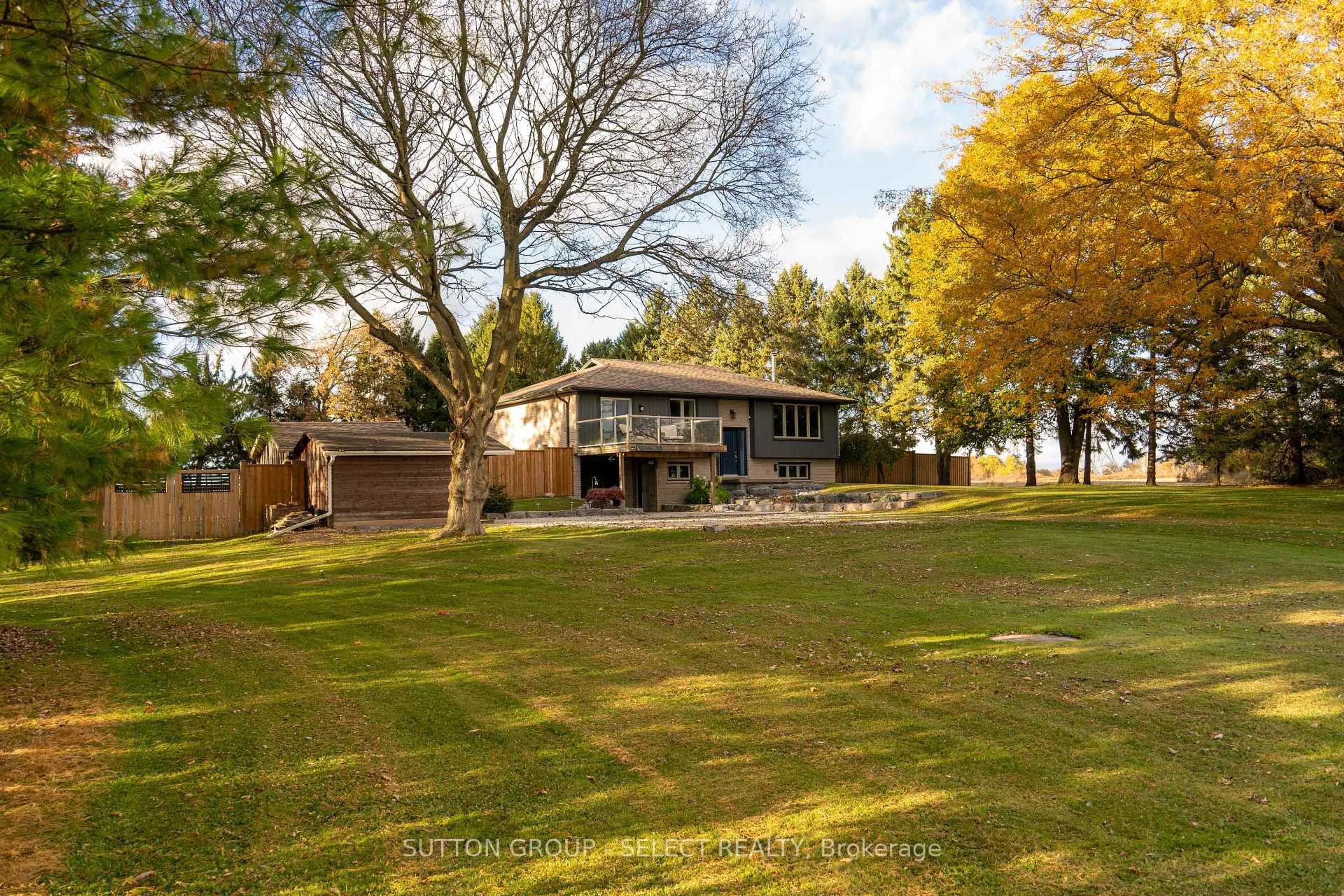 A pic from outside/outdoor area/front of a property/back of a property/a pic from drone, water/lake/river/ocean view for 6724 GLENDON Dr, Strathroy-Caradoc Ontario N0L 1T0