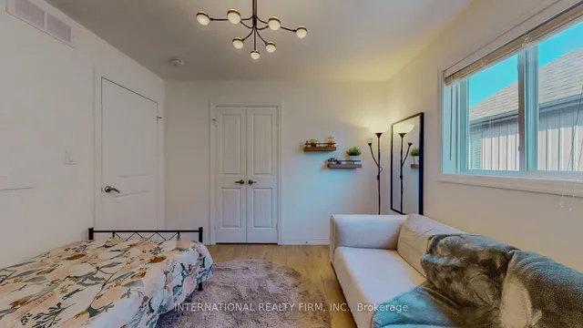 Additional property image - 275 Falconridge Dr