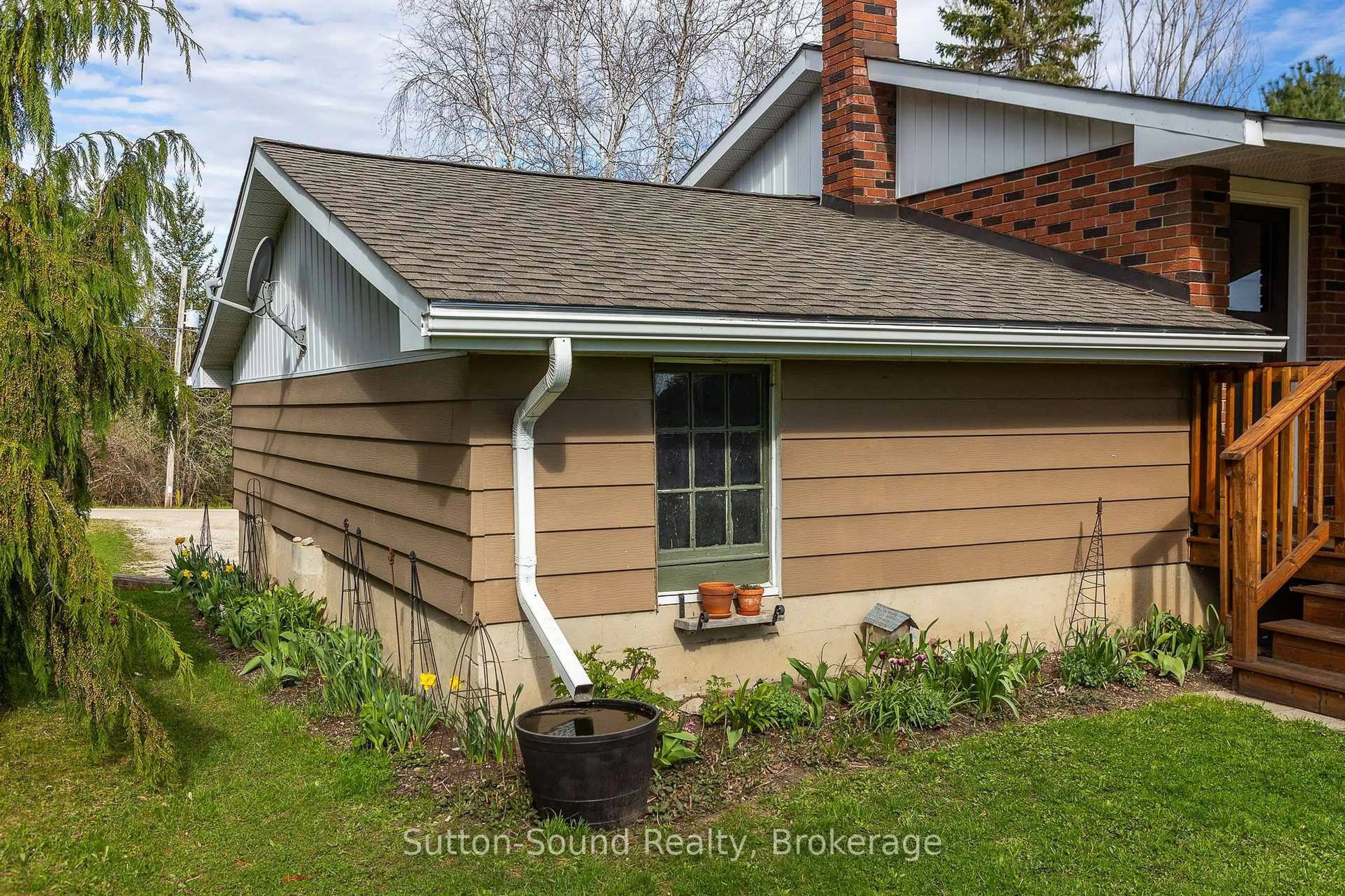 Home with vinyl exterior material, street for 338179 11 Concession, Meaford Ontario N4K 5N8