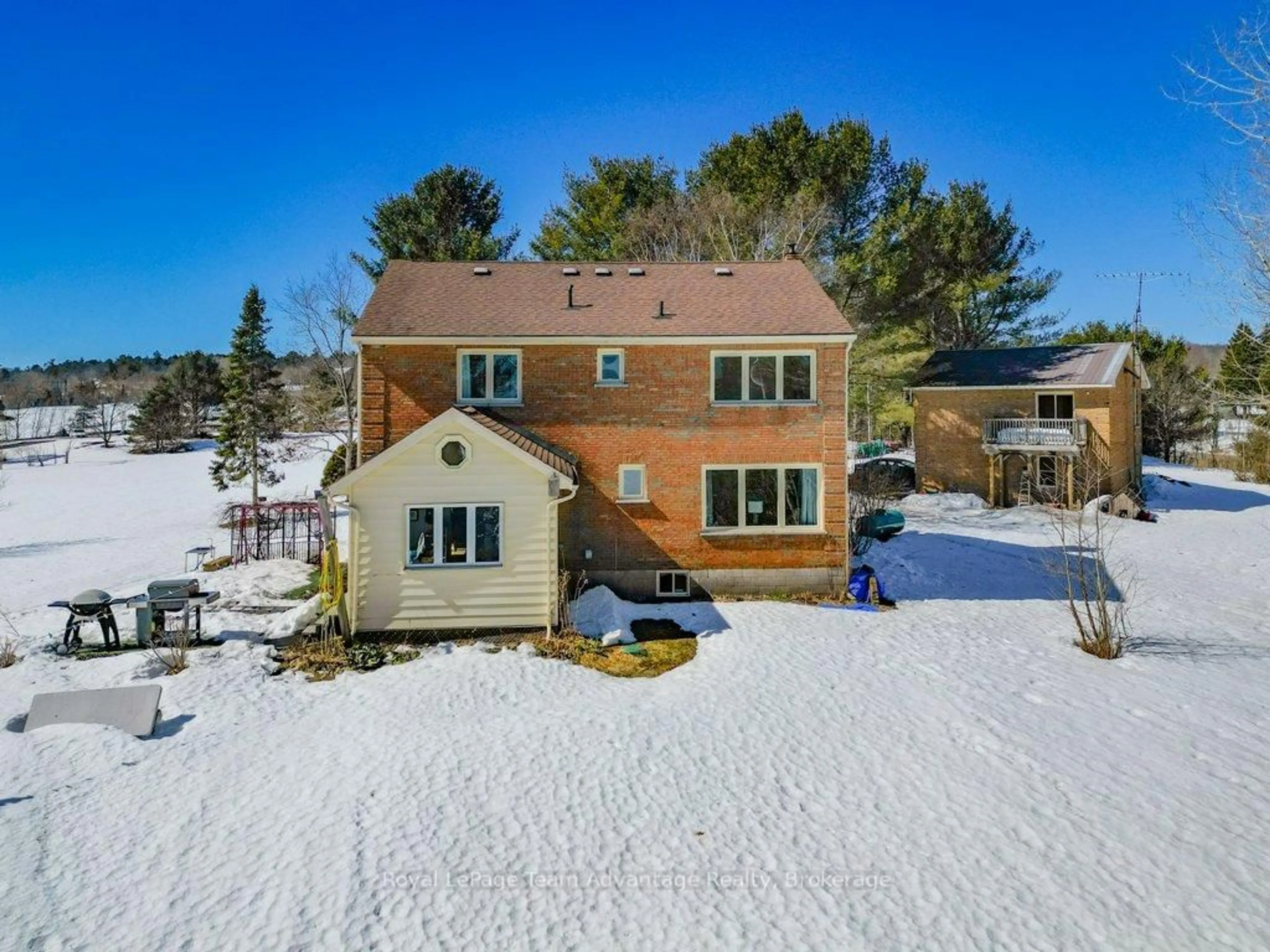 A pic from outside/outdoor area/front of a property/back of a property/a pic from drone, unknown for 2 Tally Ho-Swords Rd, Seguin Ontario P2A 2W9