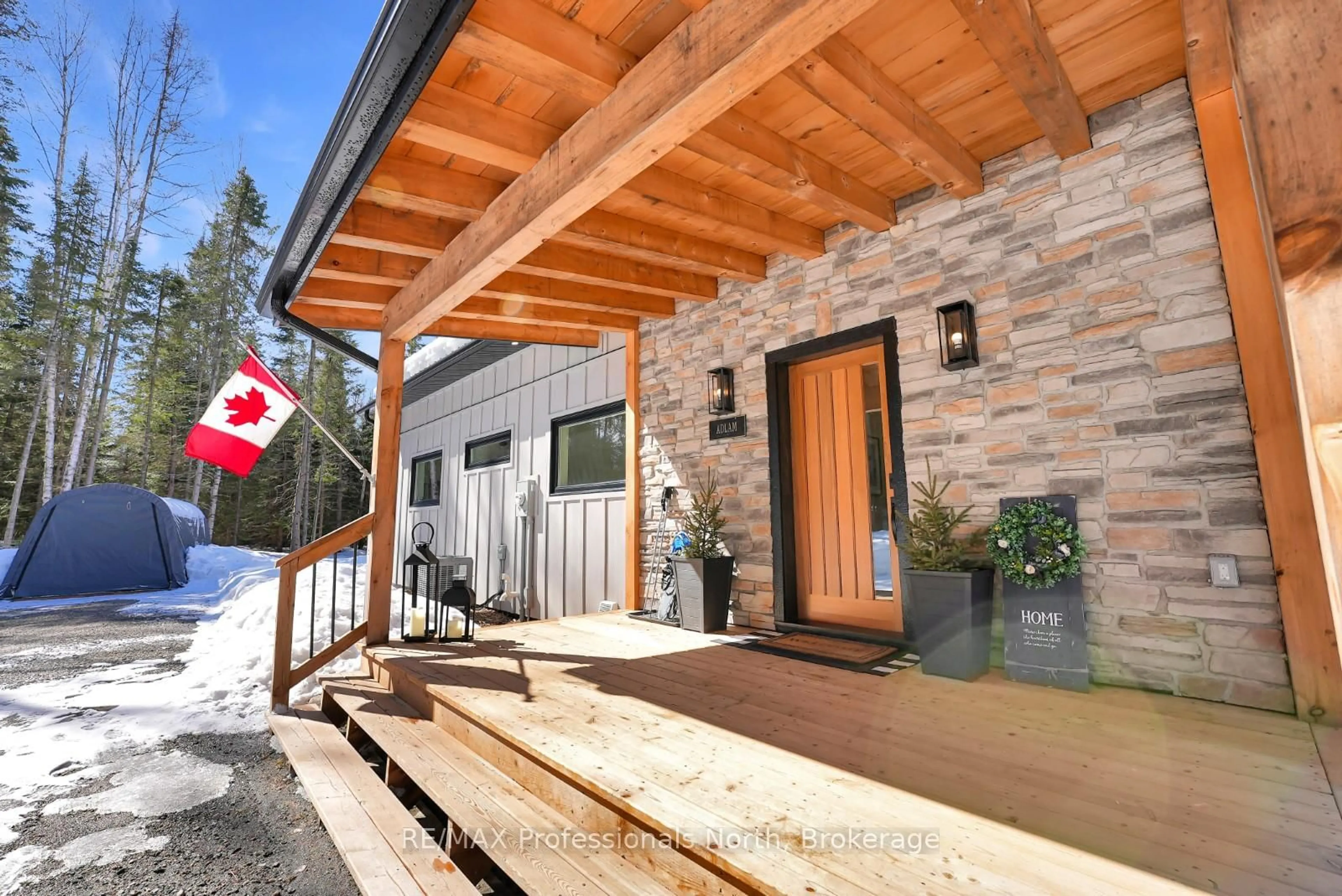 Indoor entryway for 1086 Stothart Creek Rd, Dysart et al Ontario K0M 1S0