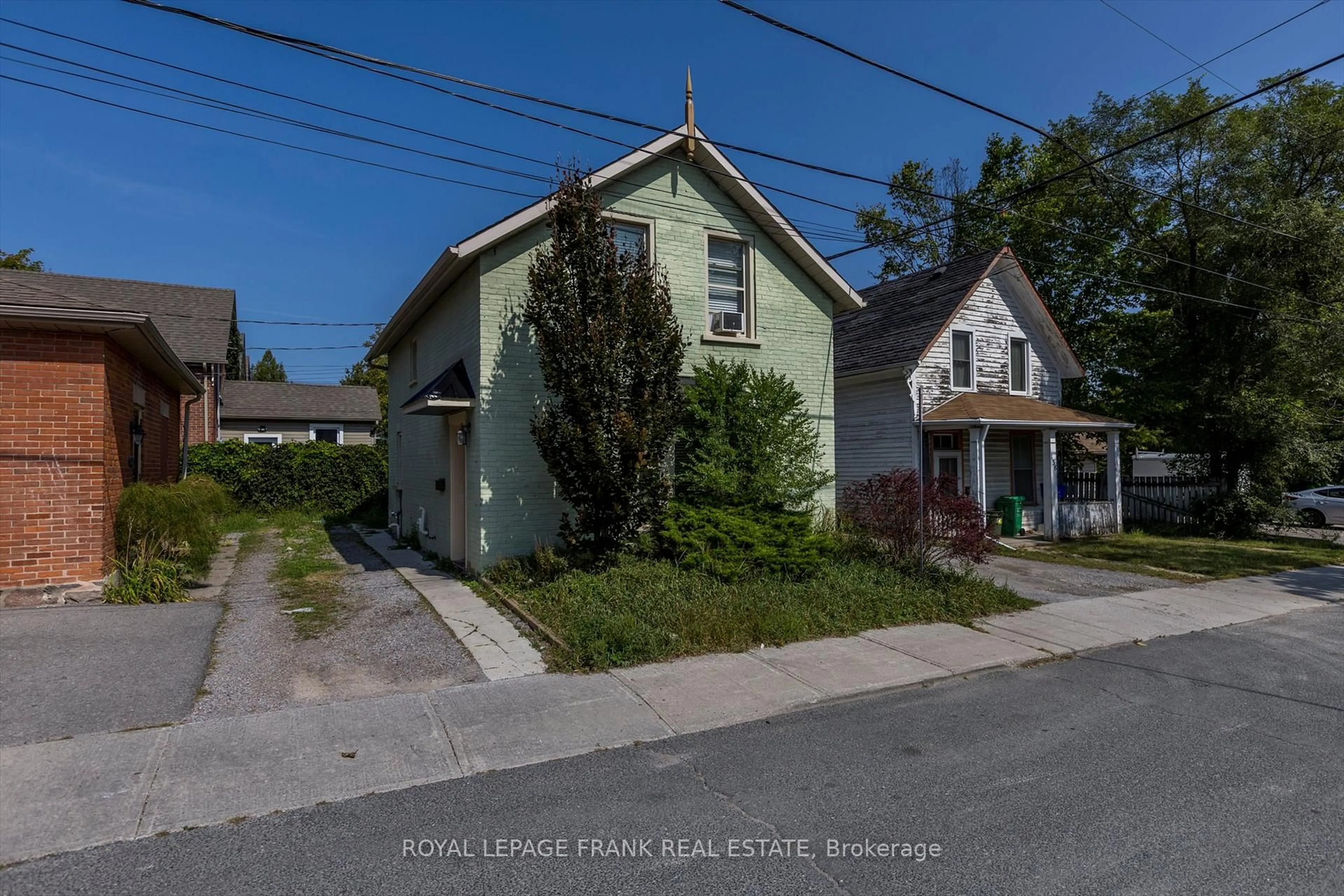 A pic from outside/outdoor area/front of a property/back of a property/a pic from drone, street for 140 Antrim St, Peterborough Central Ontario K9H 3G3