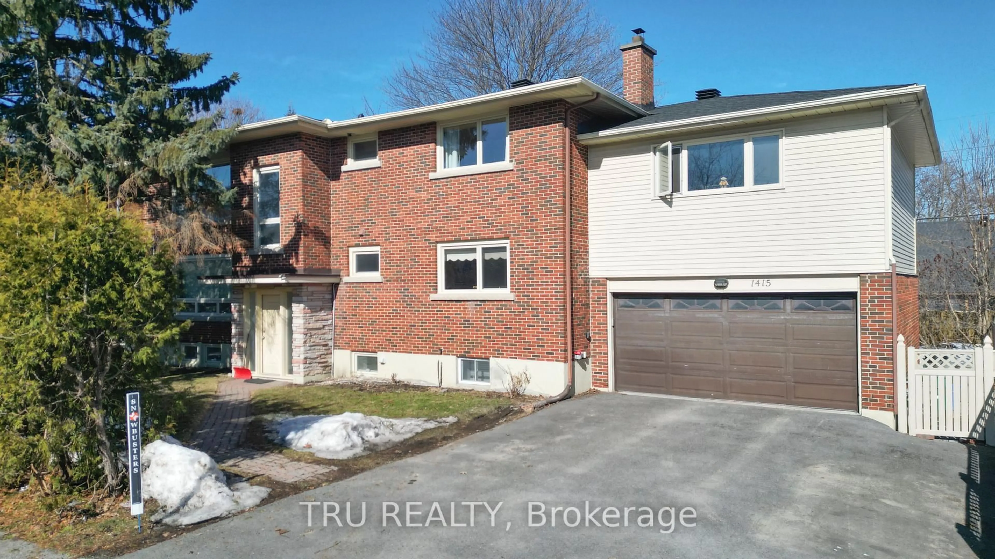 Home with brick exterior material, street for 1415 Larose Ave, Ottawa Ontario K1Z 7X6