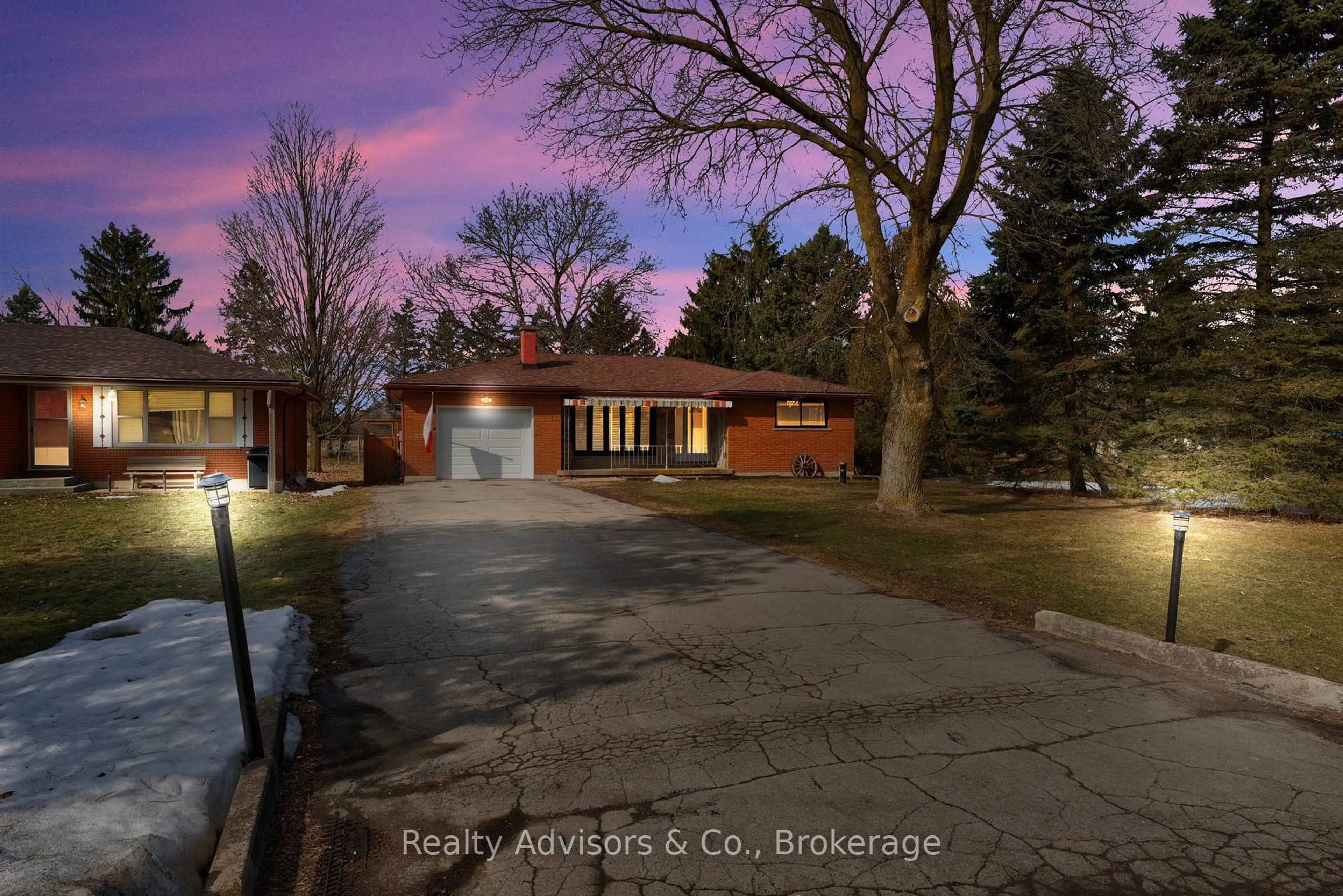 A pic from outside/outdoor area/front of a property/back of a property/a pic from drone, street for 12 St. William St, Brant Ontario N0E 1A0