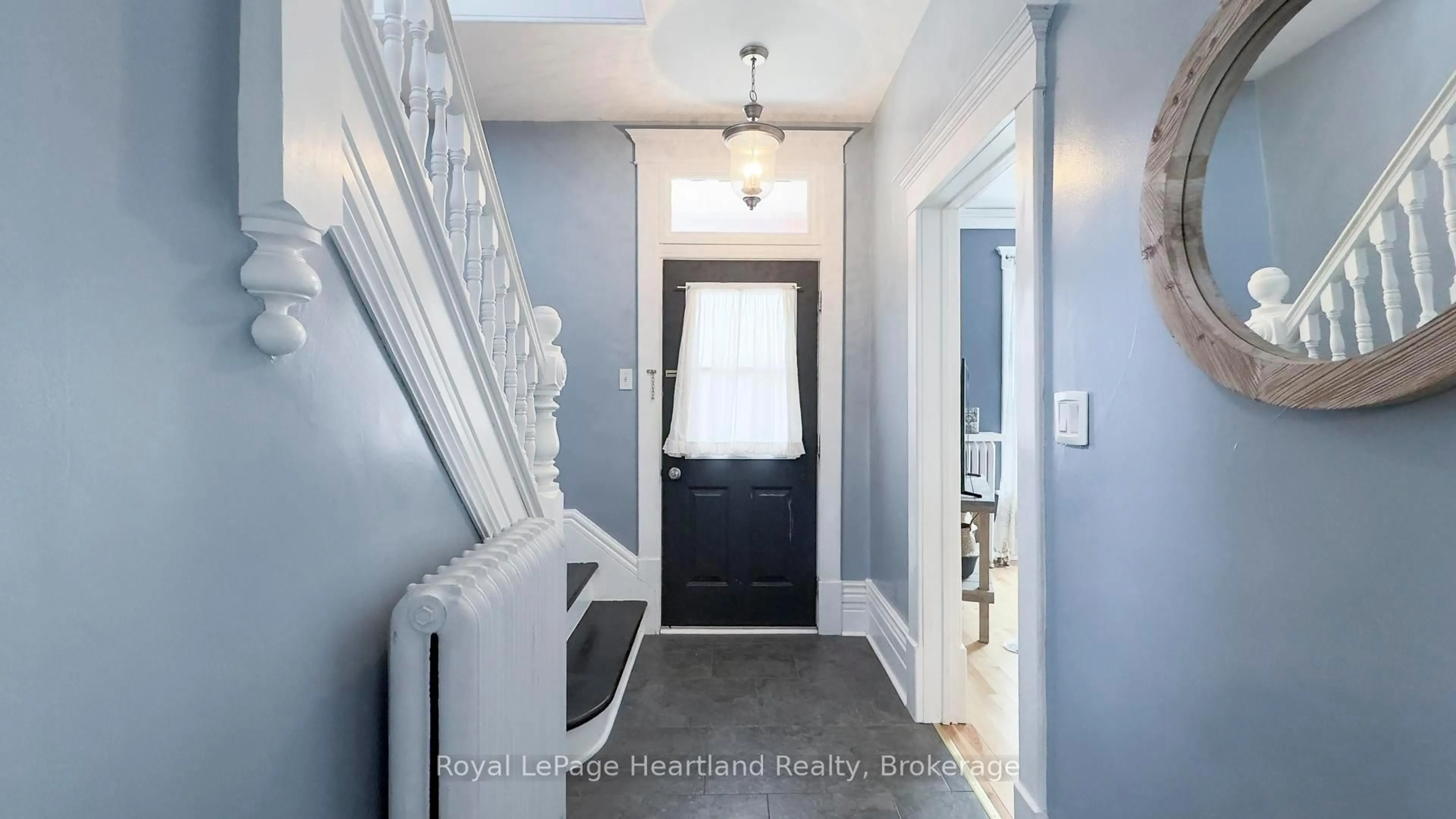 Indoor entryway for 221 Bayfield Rd, Goderich Ontario N7A 3G4