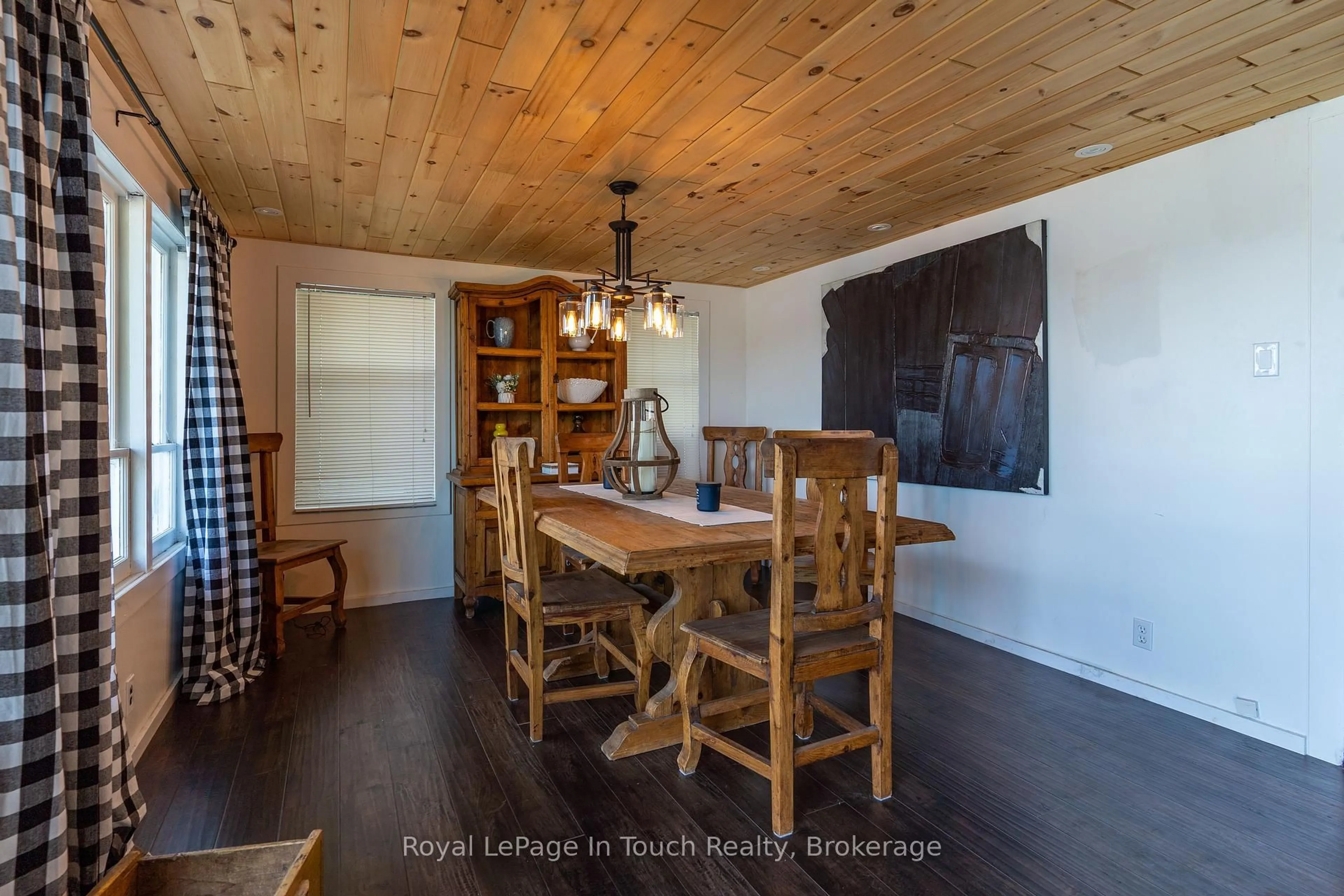 Dining room, wood/laminate floor for 1682 Island 630 N/A, Georgian Bay Ontario P0E 1E0