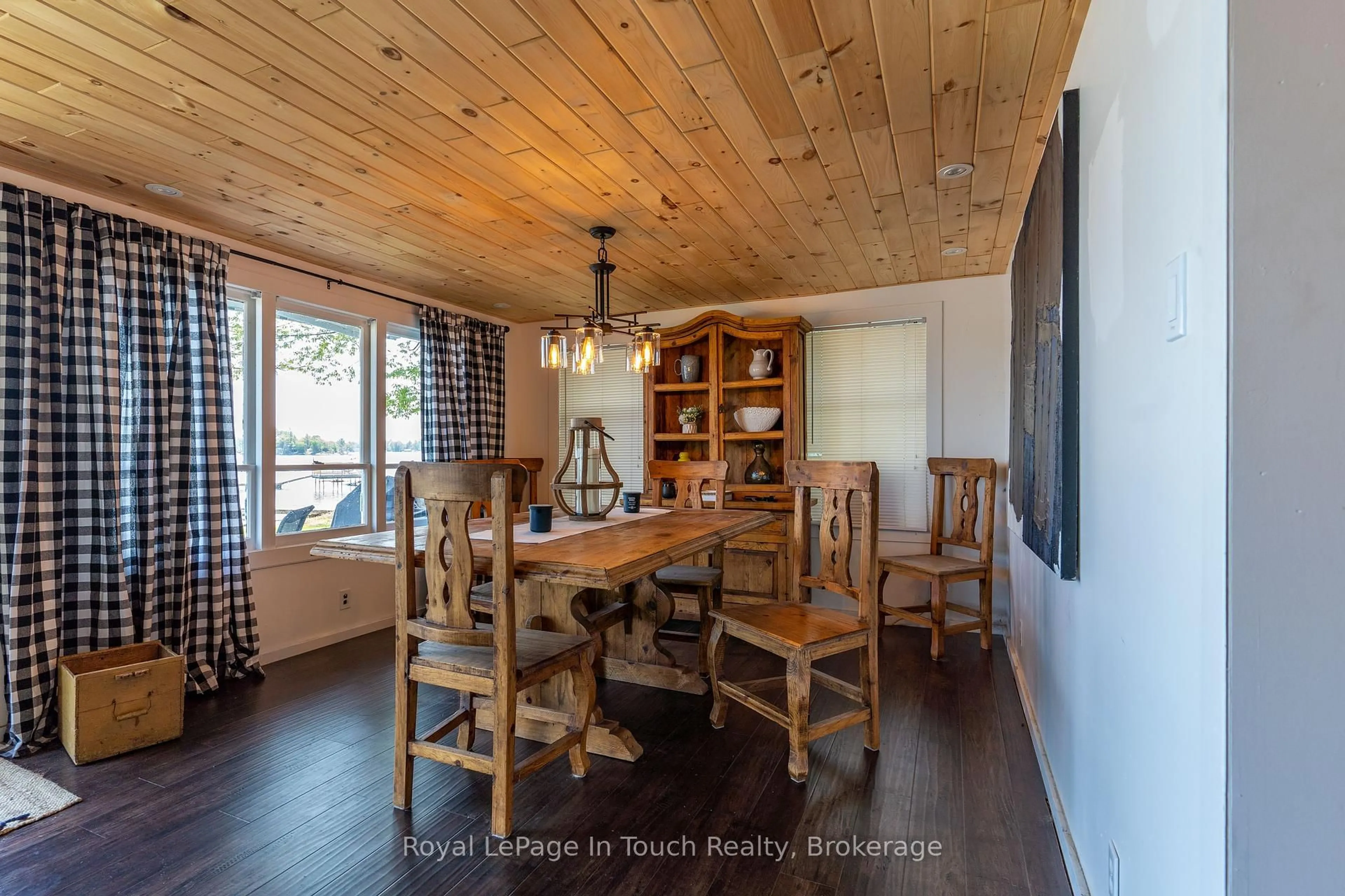 Dining room, wood/laminate floor for 1682 Island 630 N/A, Georgian Bay Ontario P0E 1E0