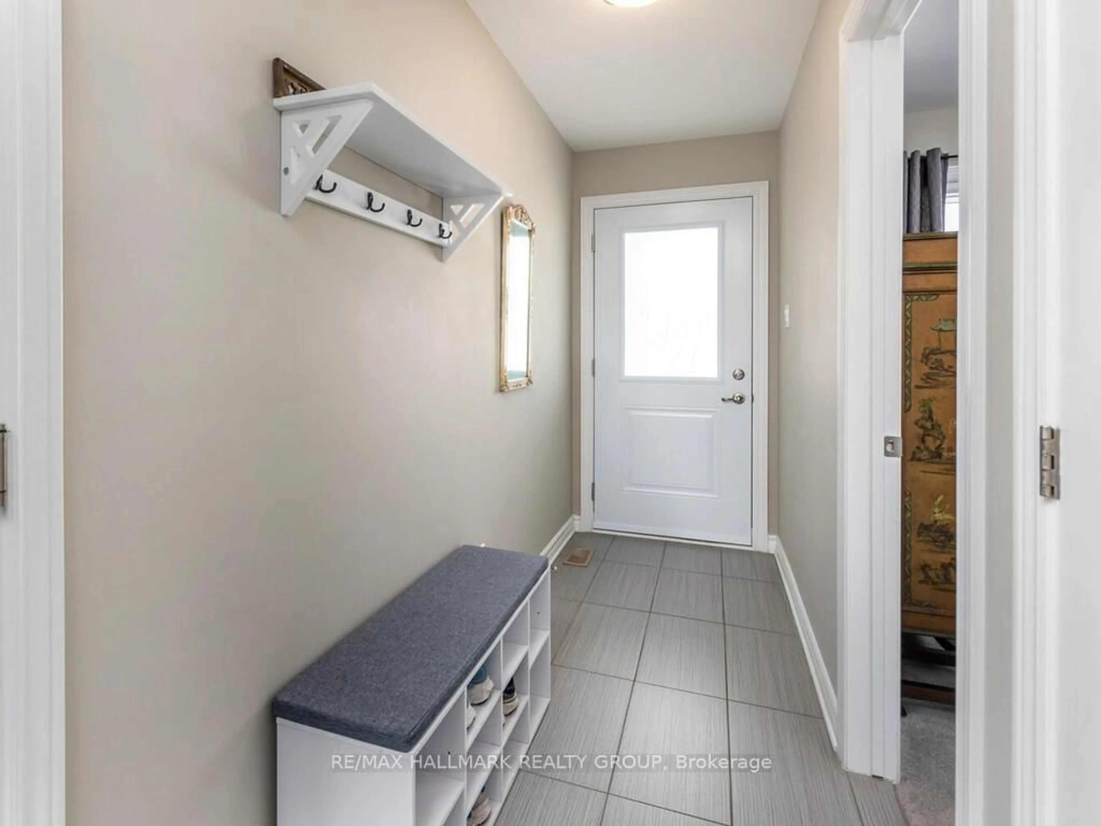 Indoor entryway for 951 Leishman Dr, Almonte Ontario K0A 1A0