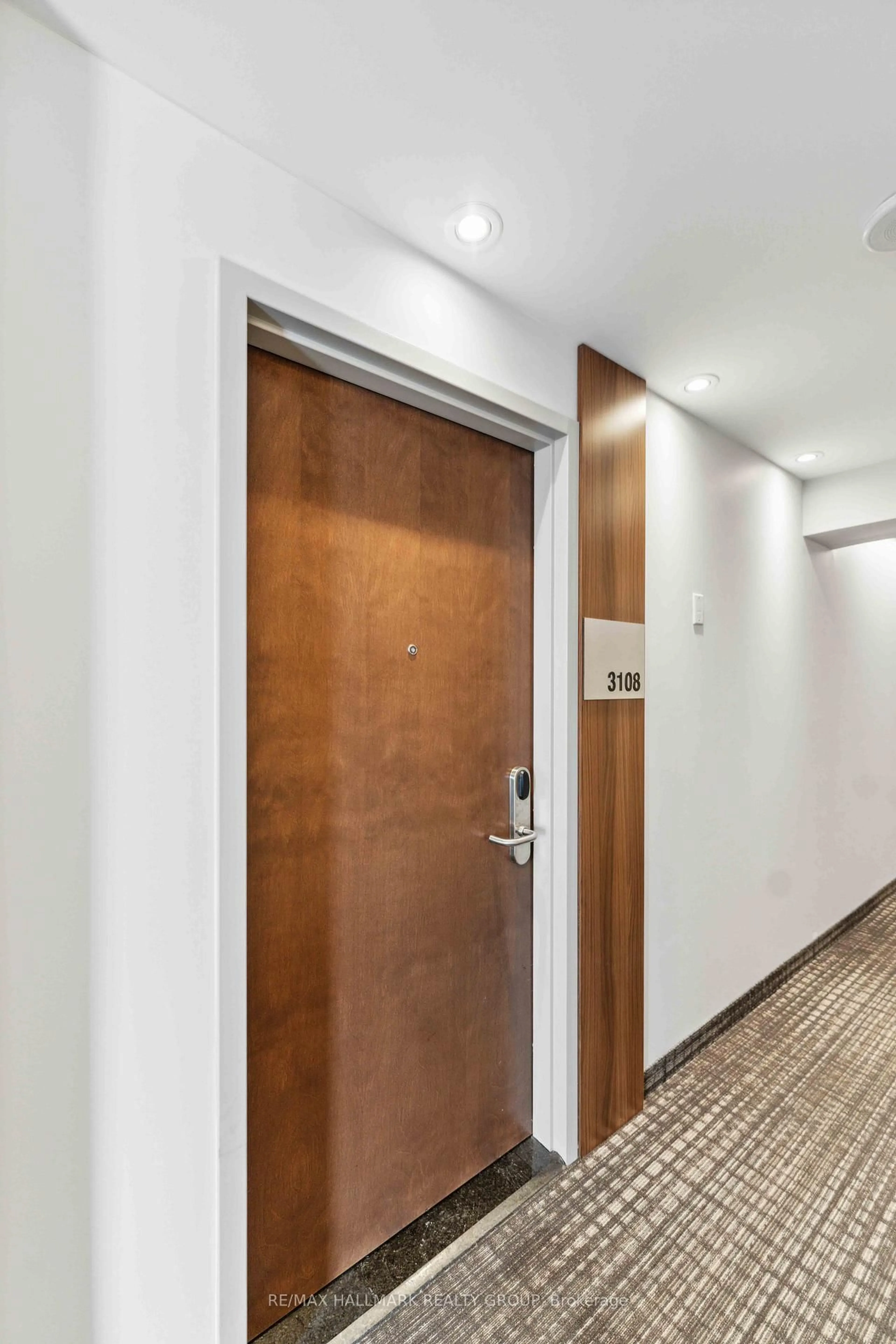 Indoor foyer for 805 Carling Ave #3108, Ottawa Ontario K1S 5W9