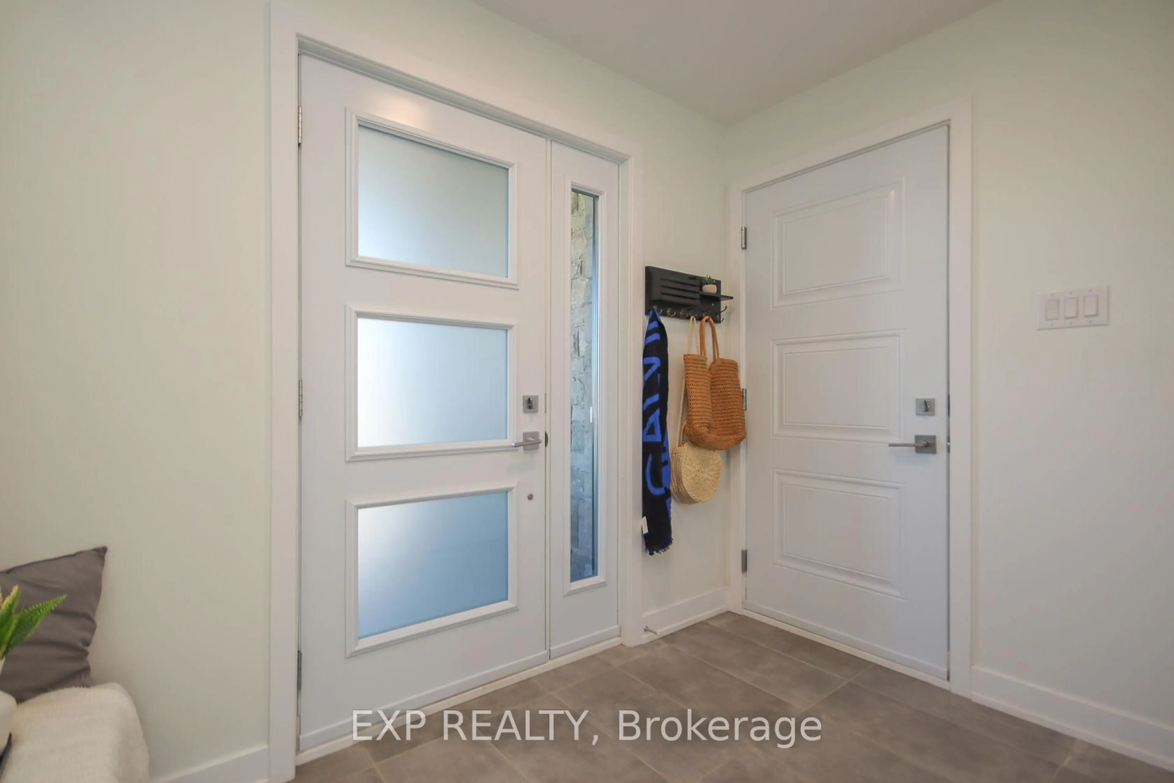 Indoor entryway for 509 BARRAGE St, Casselman Ontario K0A 1M0