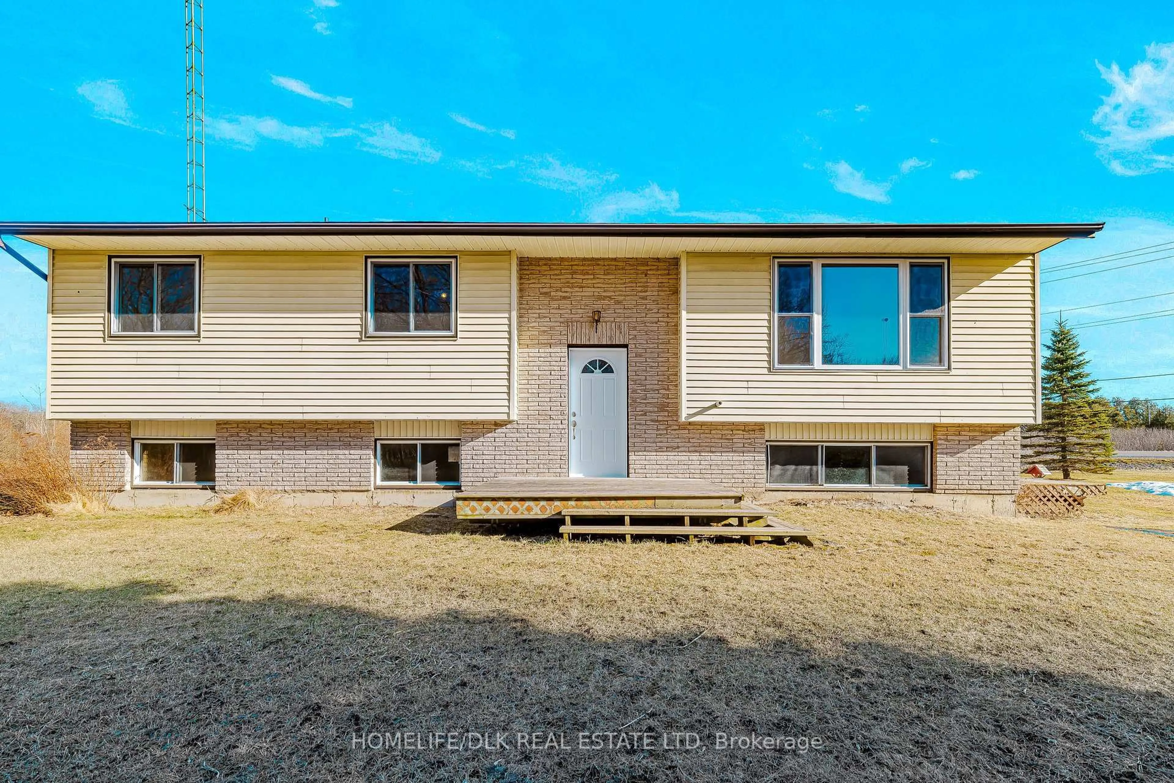 Home with vinyl exterior material, unknown for 6207 6th Concession Rd, Augusta Ontario K6V 5T2