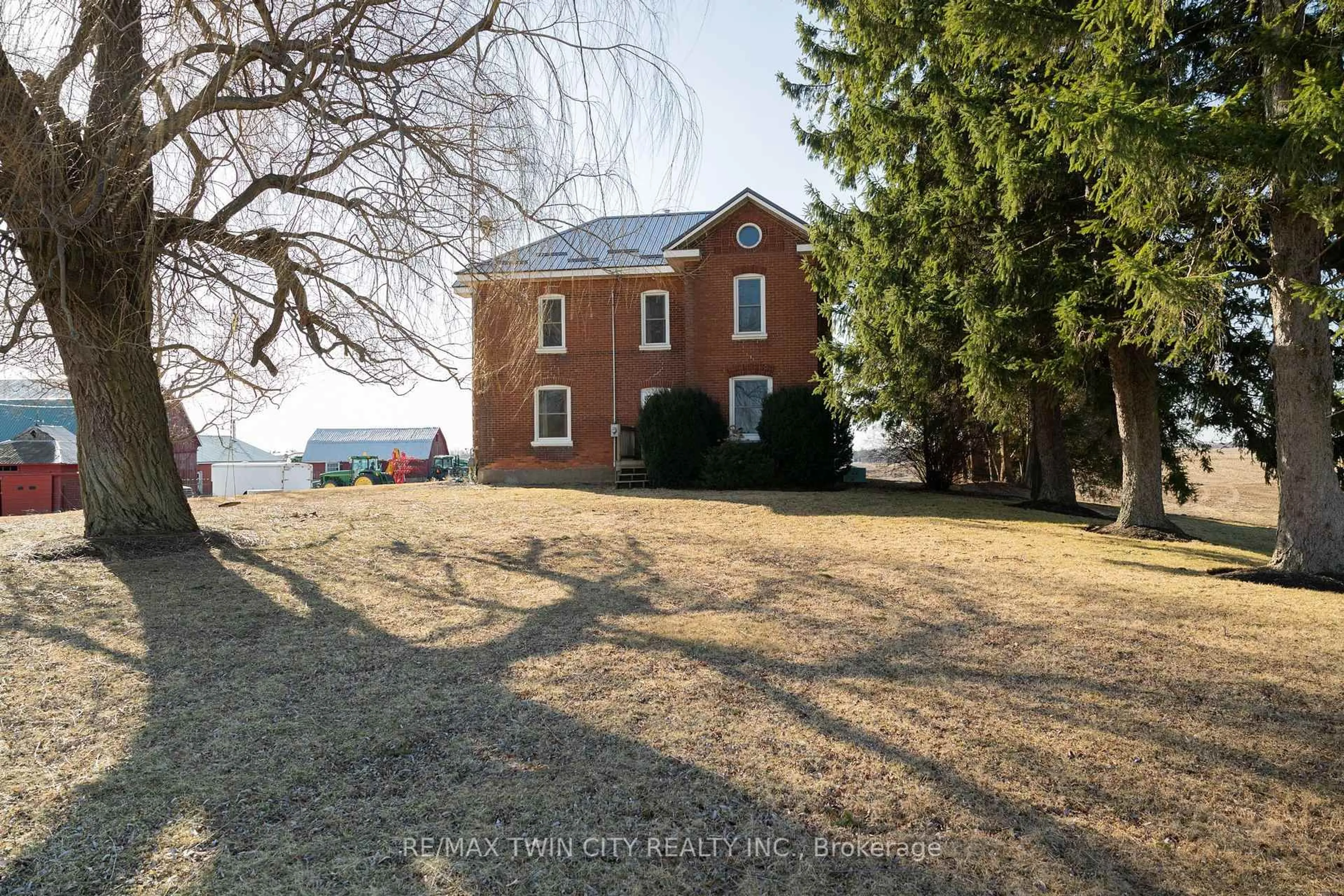 A pic from outside/outdoor area/front of a property/back of a property/a pic from drone, building for 1746 WINDHAM RD. 2 N/A, Norfolk Ontario N0E 1R0