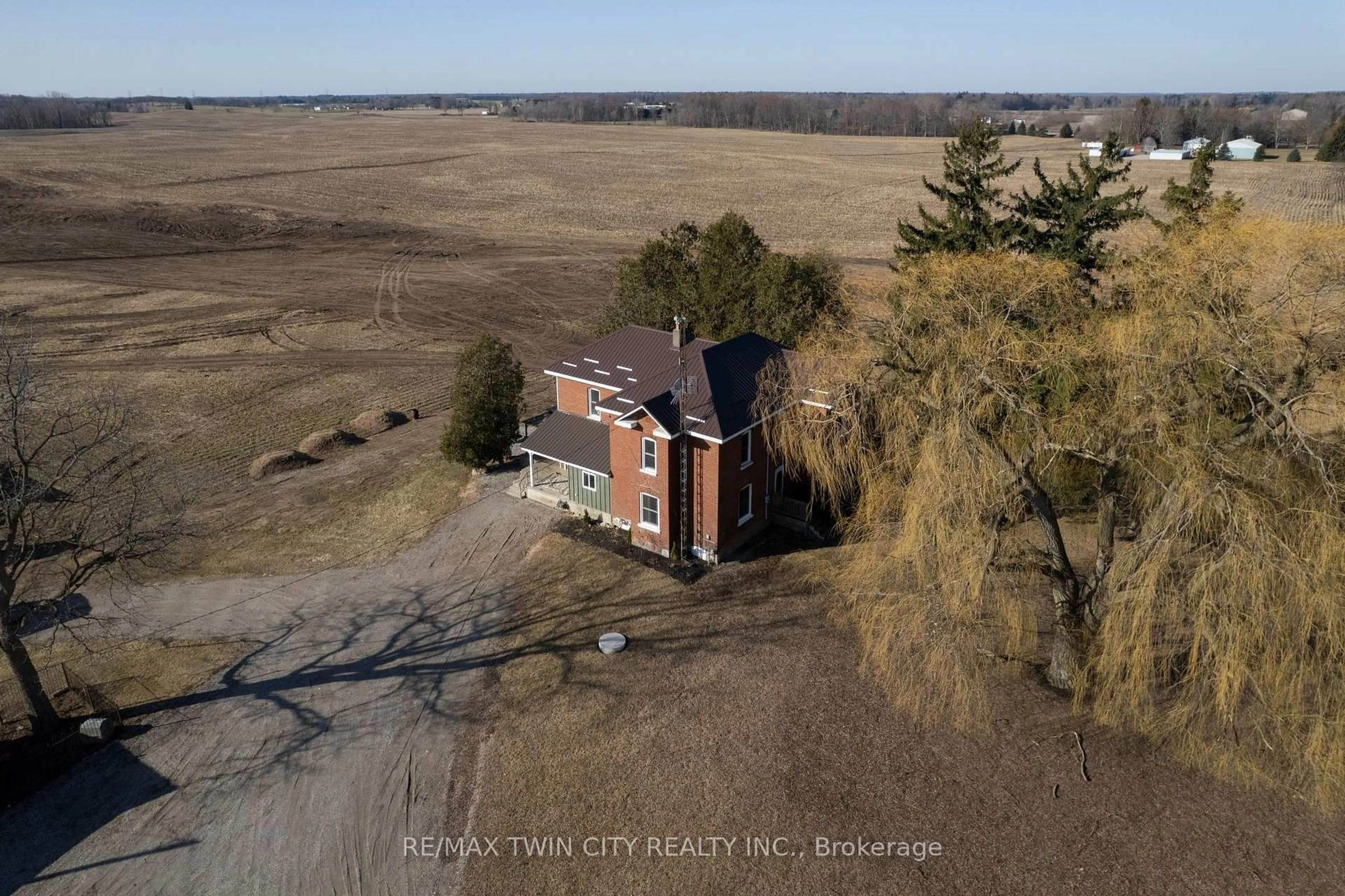 A pic from outside/outdoor area/front of a property/back of a property/a pic from drone, building for 1746 WINDHAM RD. 2 N/A, Norfolk Ontario N0E 1R0