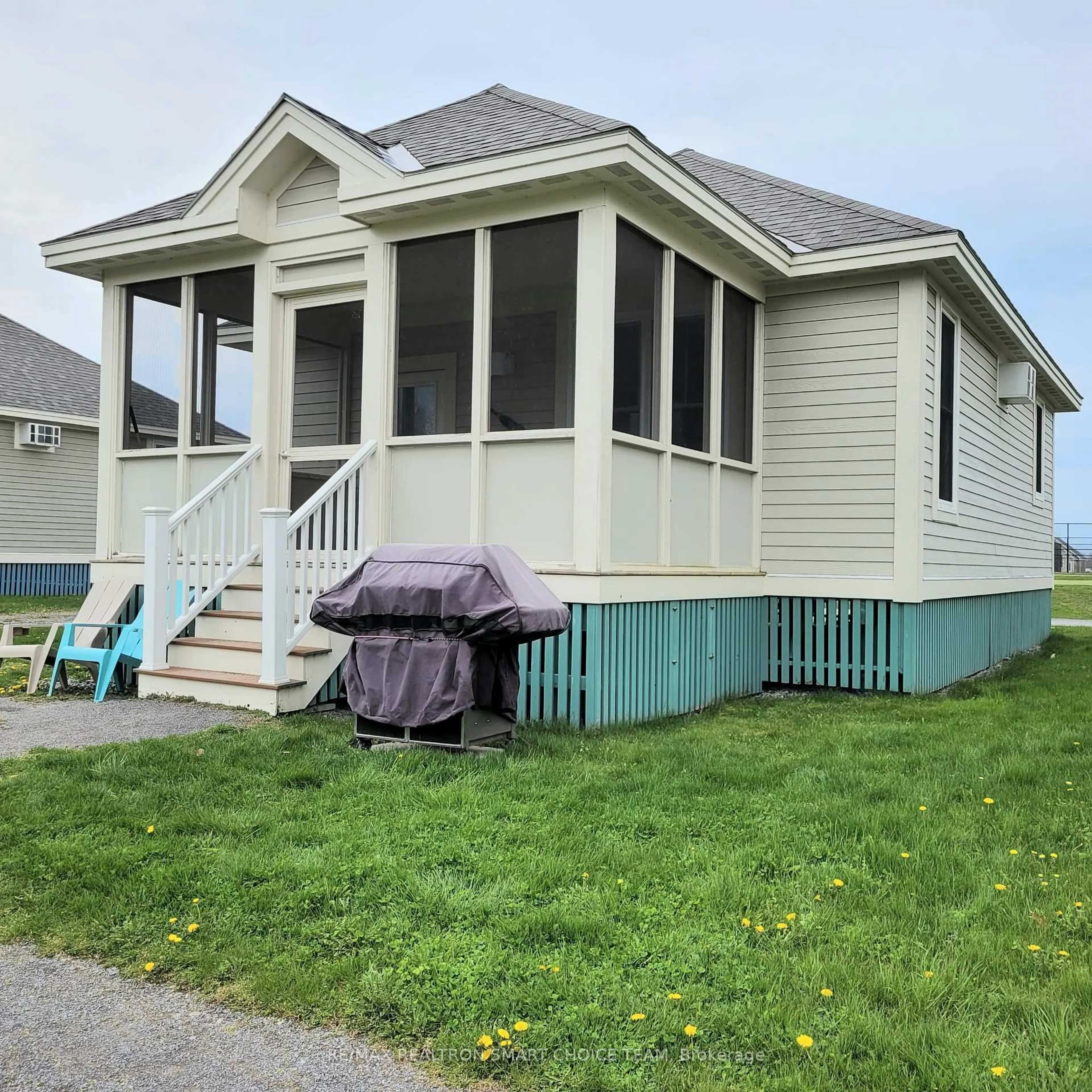 Home with vinyl exterior material, unknown for 40 Meadow View Lane, Prince Edward County Ontario K0K 1P0