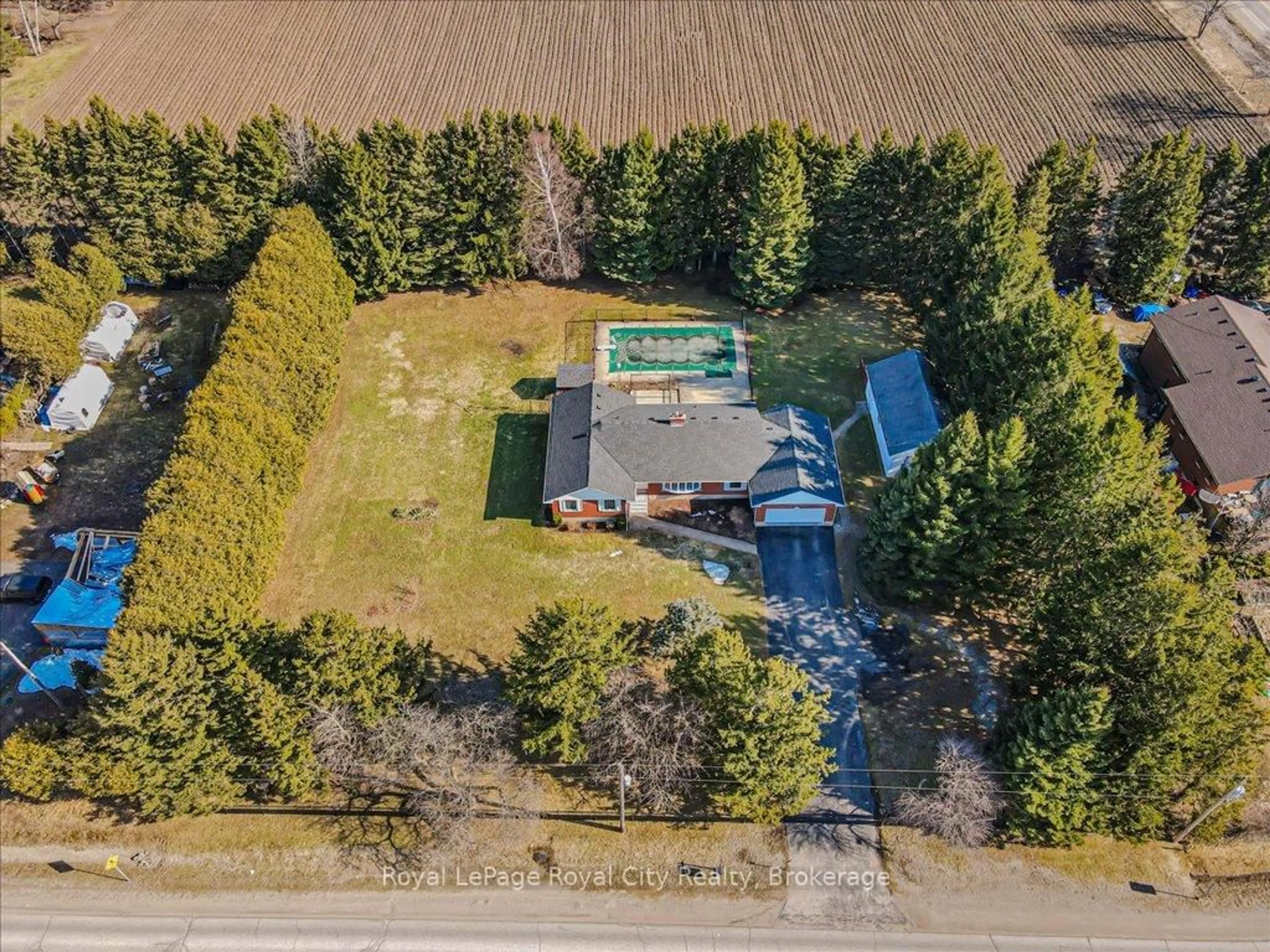 A pic from outside/outdoor area/front of a property/back of a property/a pic from drone, unknown for 7025 Fife Rd, Guelph/Eramosa Ontario N1H 6J4