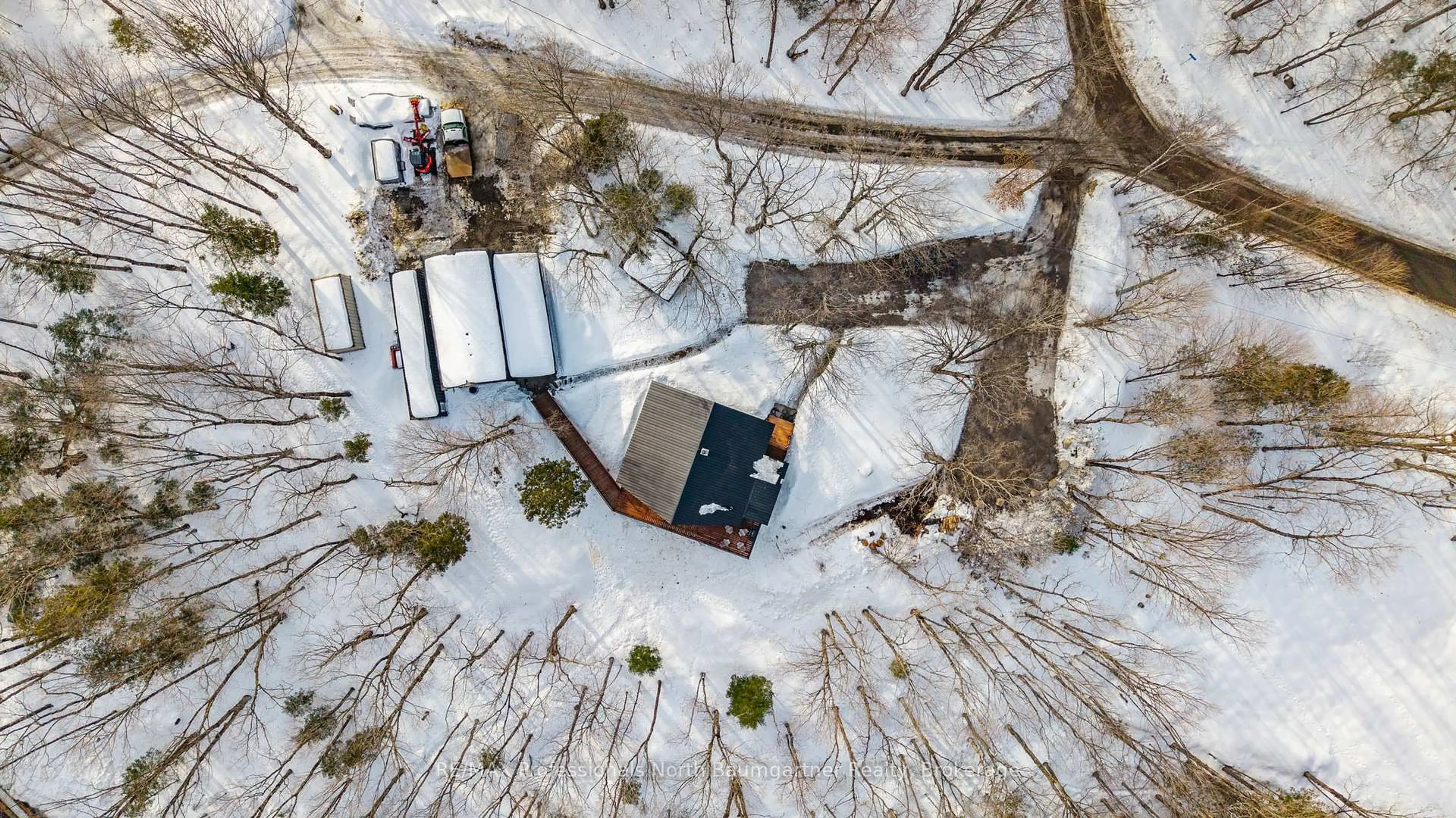 A pic from outside/outdoor area/front of a property/back of a property/a pic from drone, street for 1035 Graydon Lane, Dysart et al Ontario K0M 1S0