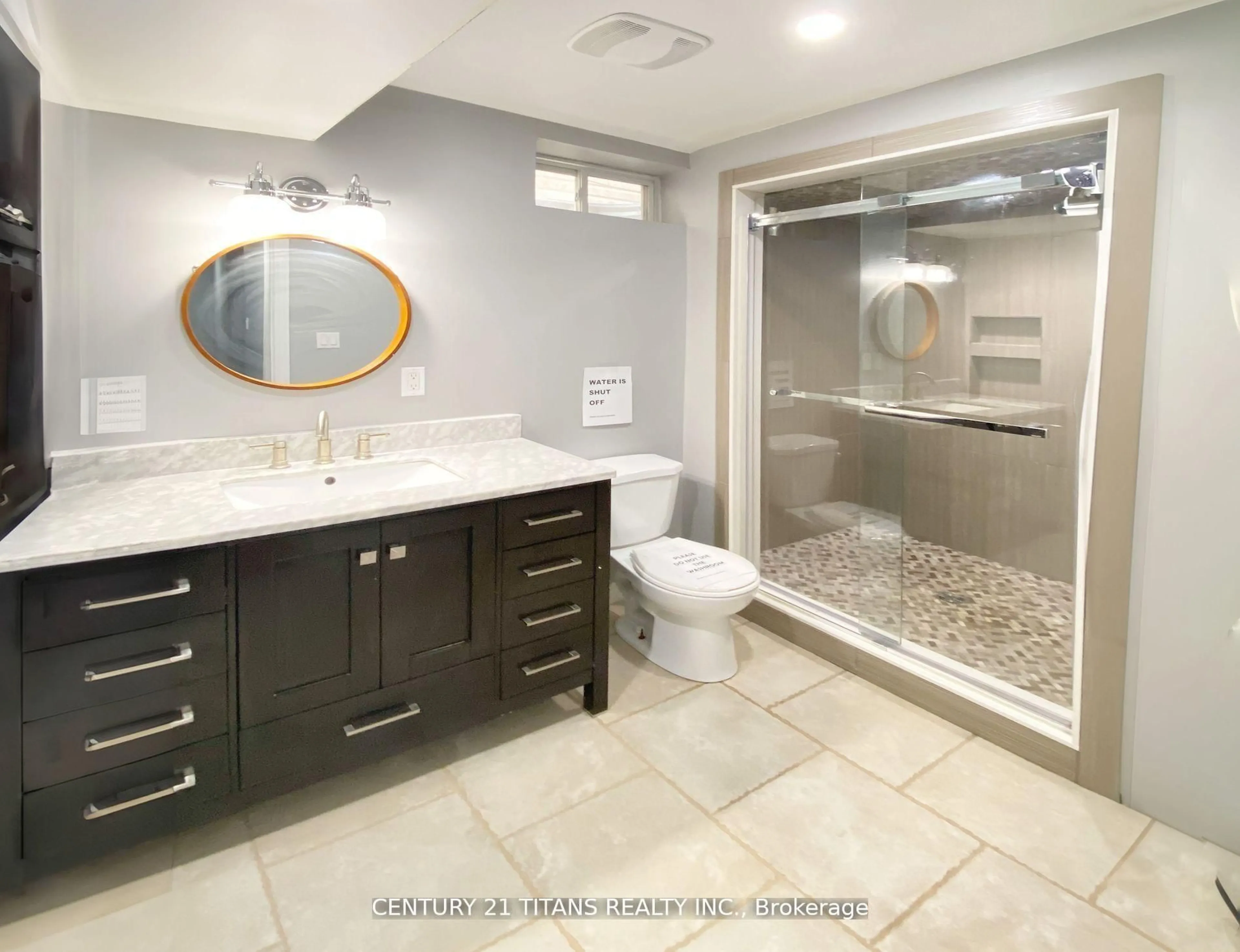 Contemporary bathroom, ceramic/tile floor for 198 Taylor Tr, Chatham-Kent Ontario N7L 0A2