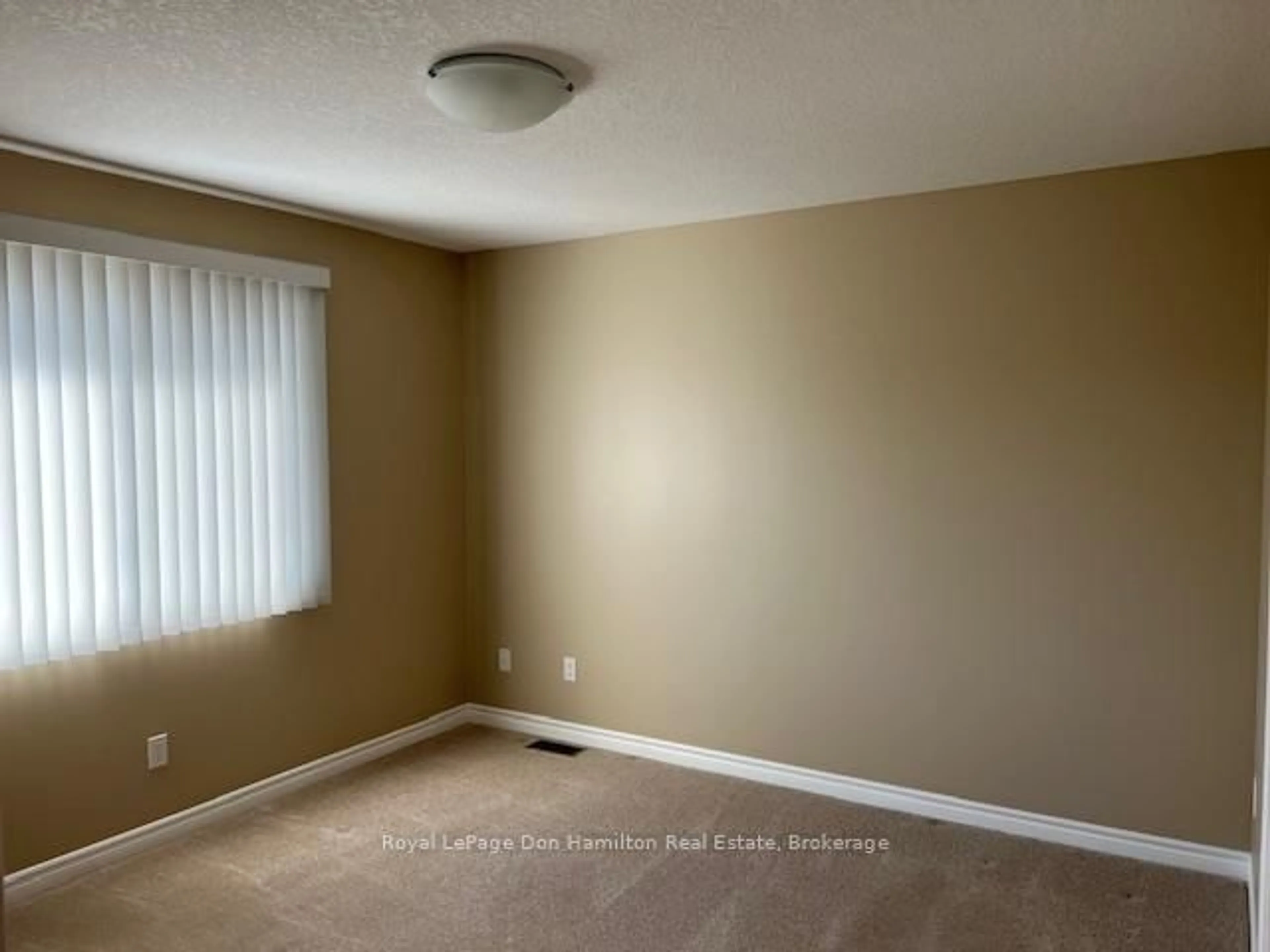 A pic of a room for 400 Danby St, North Perth Ontario N4W 0A8