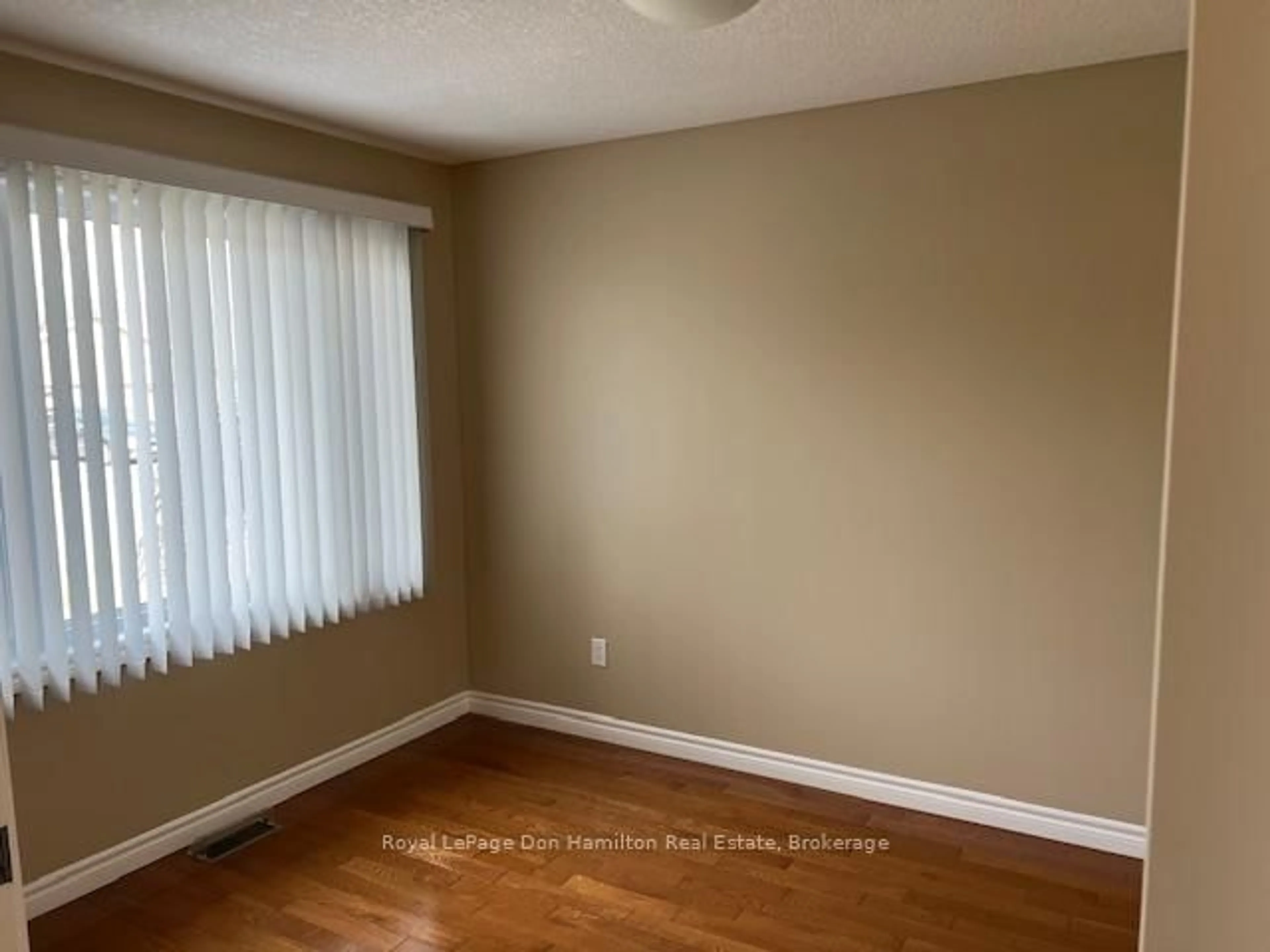 A pic of a room for 400 Danby St, North Perth Ontario N4W 0A8