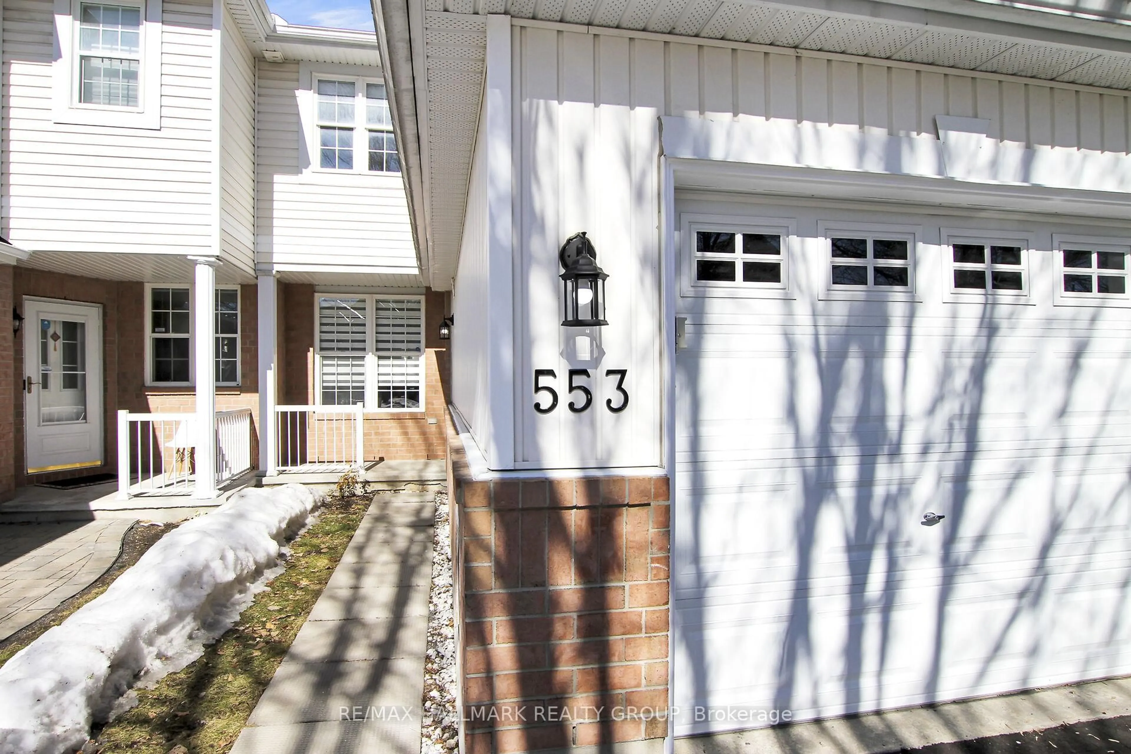 Indoor entryway for 553 Aberfoyle Circ, Ottawa Ontario K2K 3R4