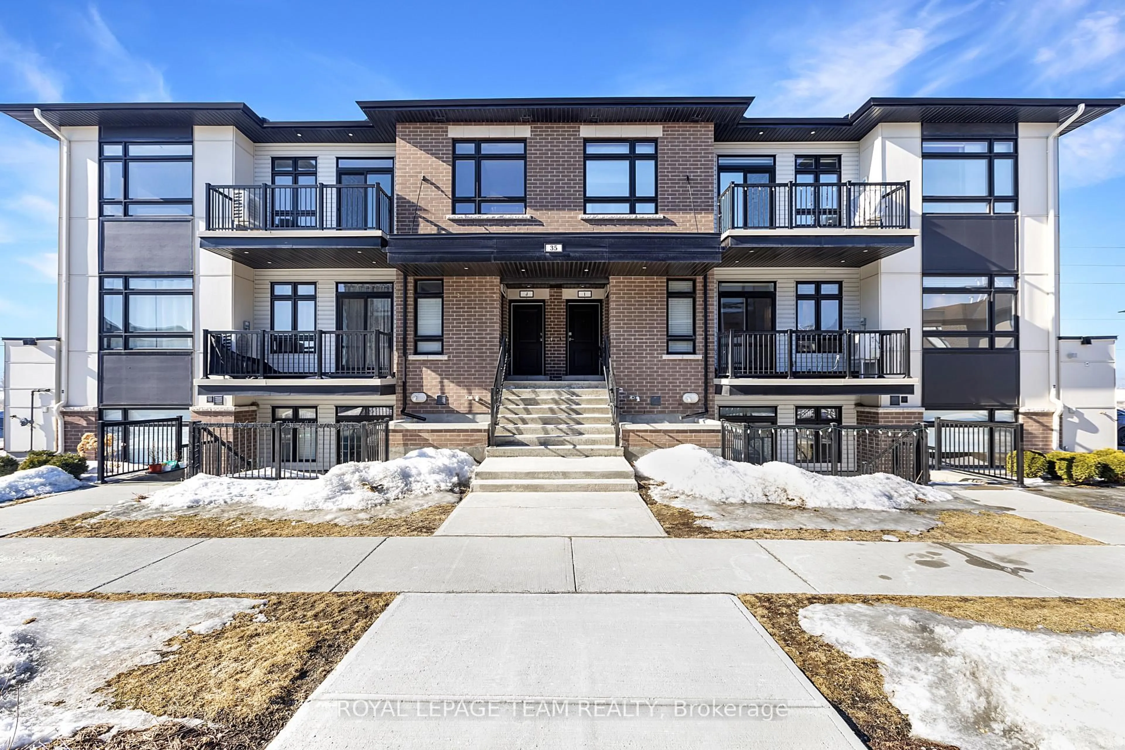 Unknown for 35 Overberg Way #E, Ottawa Ontario K2S 0W1