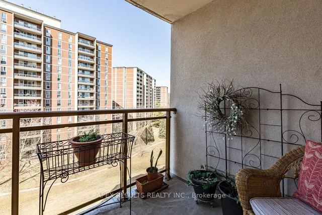 Additional property image - 1950 Main St Unit 405