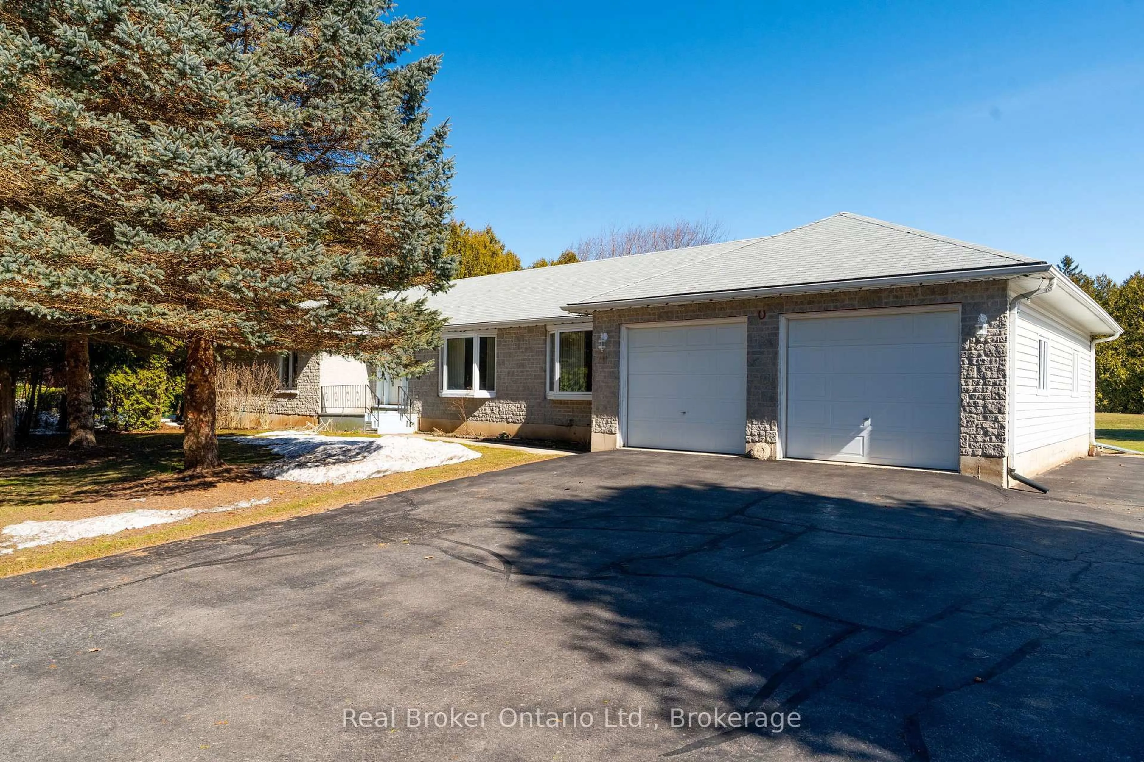 A pic from outside/outdoor area/front of a property/back of a property/a pic from drone, street for 34 Sandalwood Dr, Erin Ontario N0B 1H0