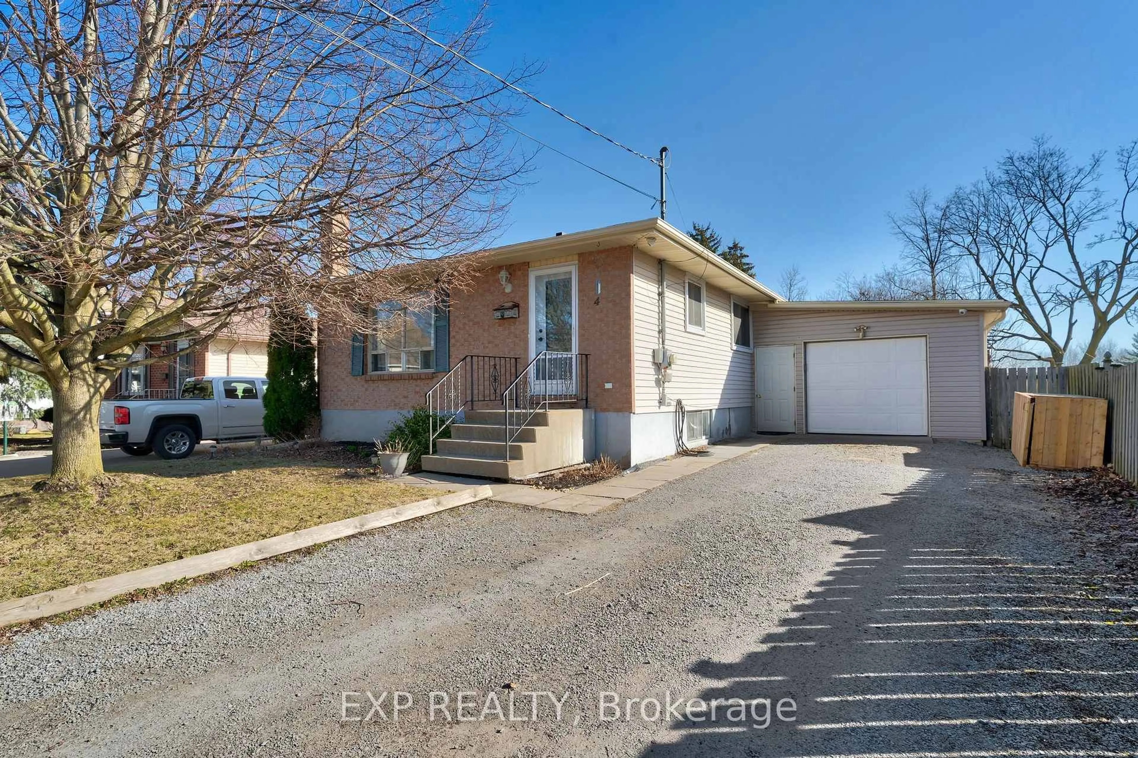 Unknown for 4 Dunn St, St. Catharines Ontario L2T 1P4