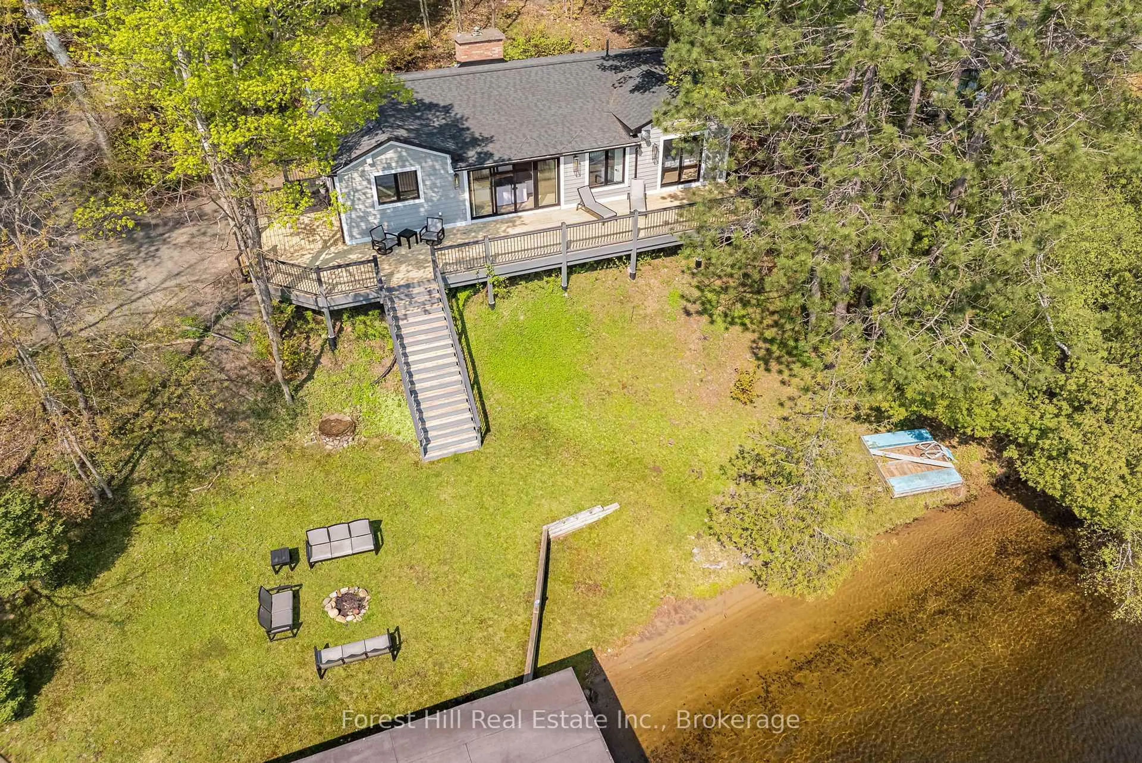 A pic from outside/outdoor area/front of a property/back of a property/a pic from drone, water/lake/river/ocean view for 1017 WHITE PINE Rd, Lake of Bays Ontario P1H 2J3