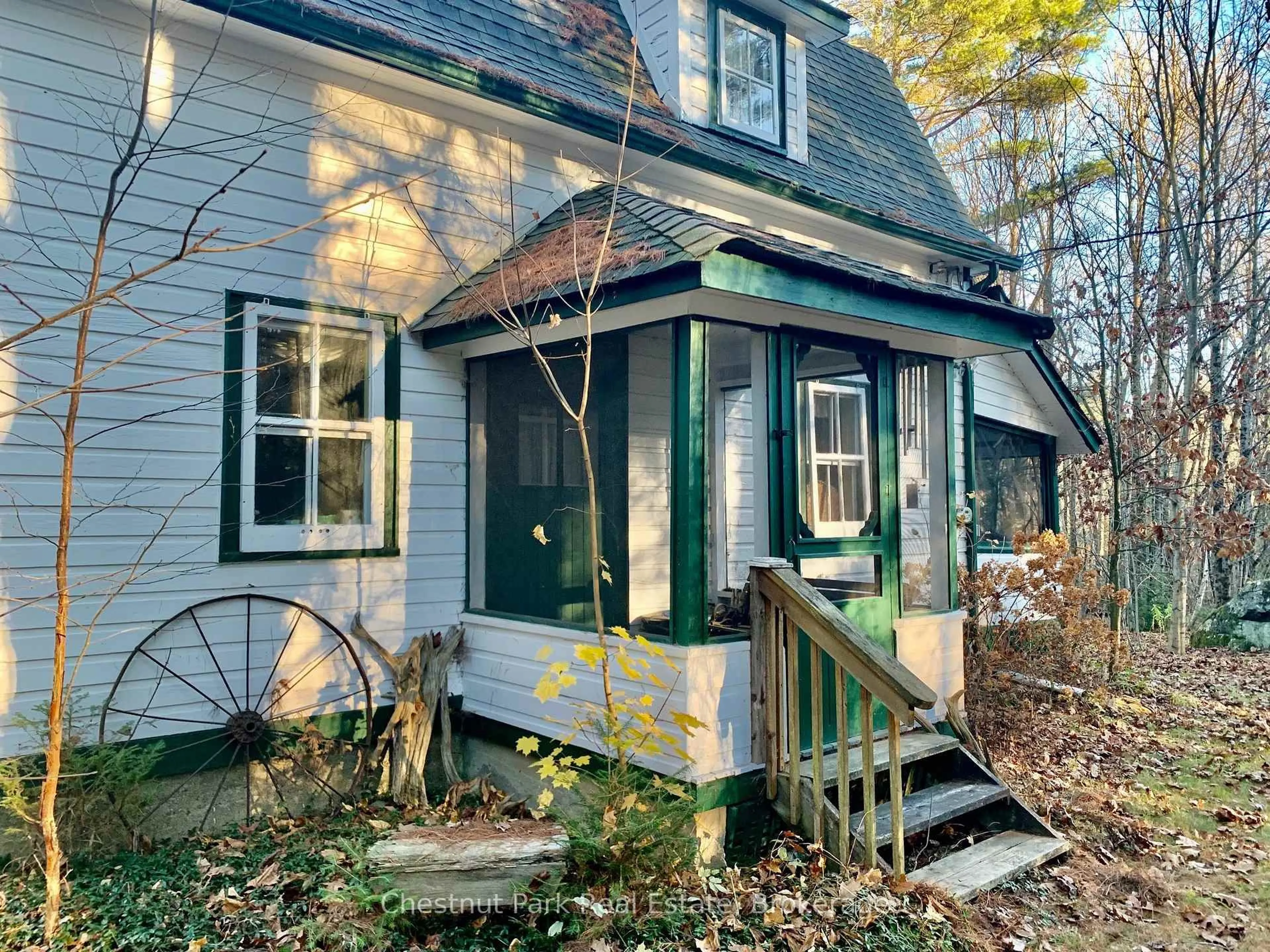 Home with vinyl exterior material, street for 1627 HOUSEYS RAPIDS Rd, Gravenhurst Ontario P1P 1R3