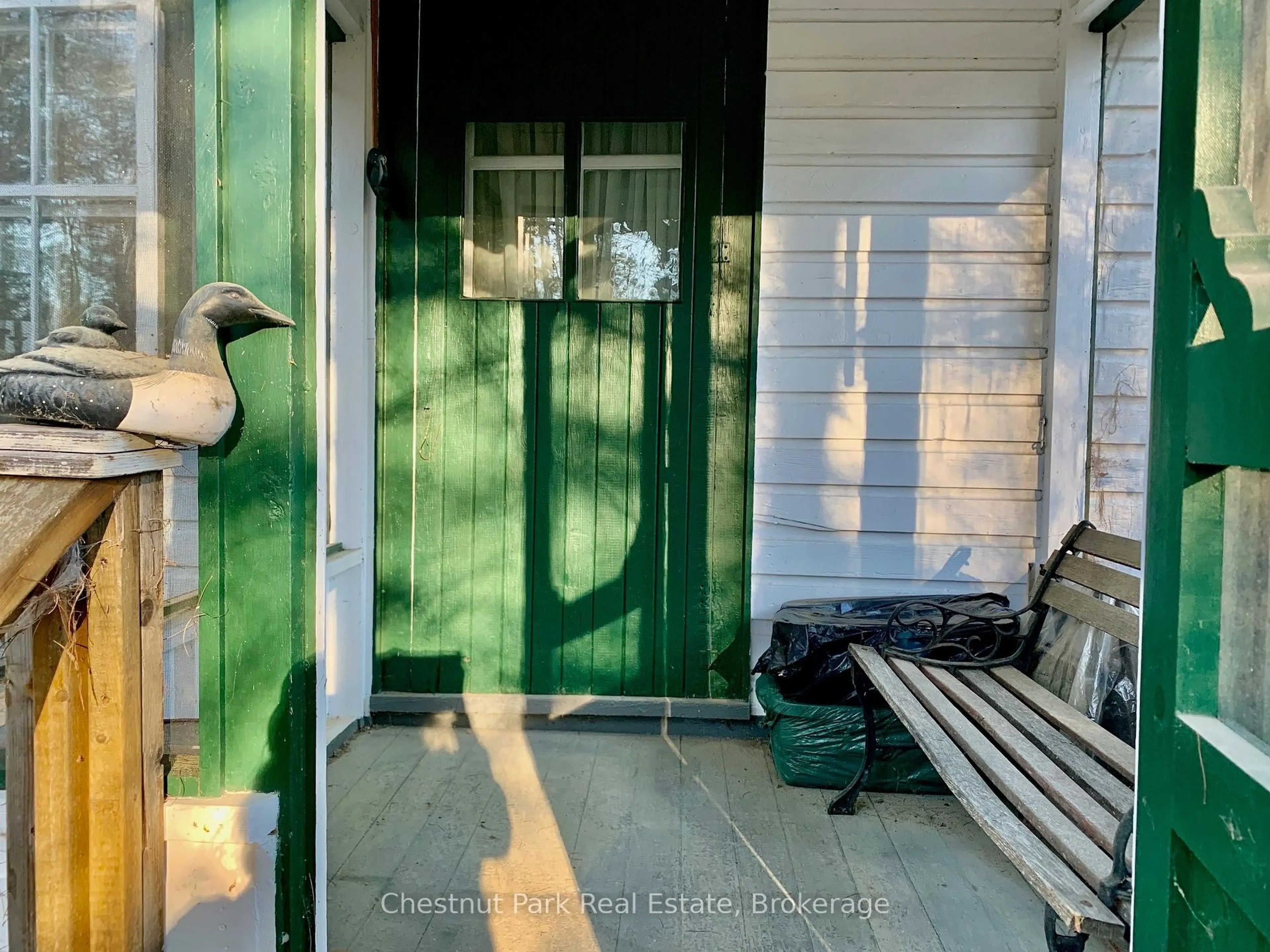 Indoor entryway for 1627 HOUSEYS RAPIDS Rd, Gravenhurst Ontario P1P 1R3