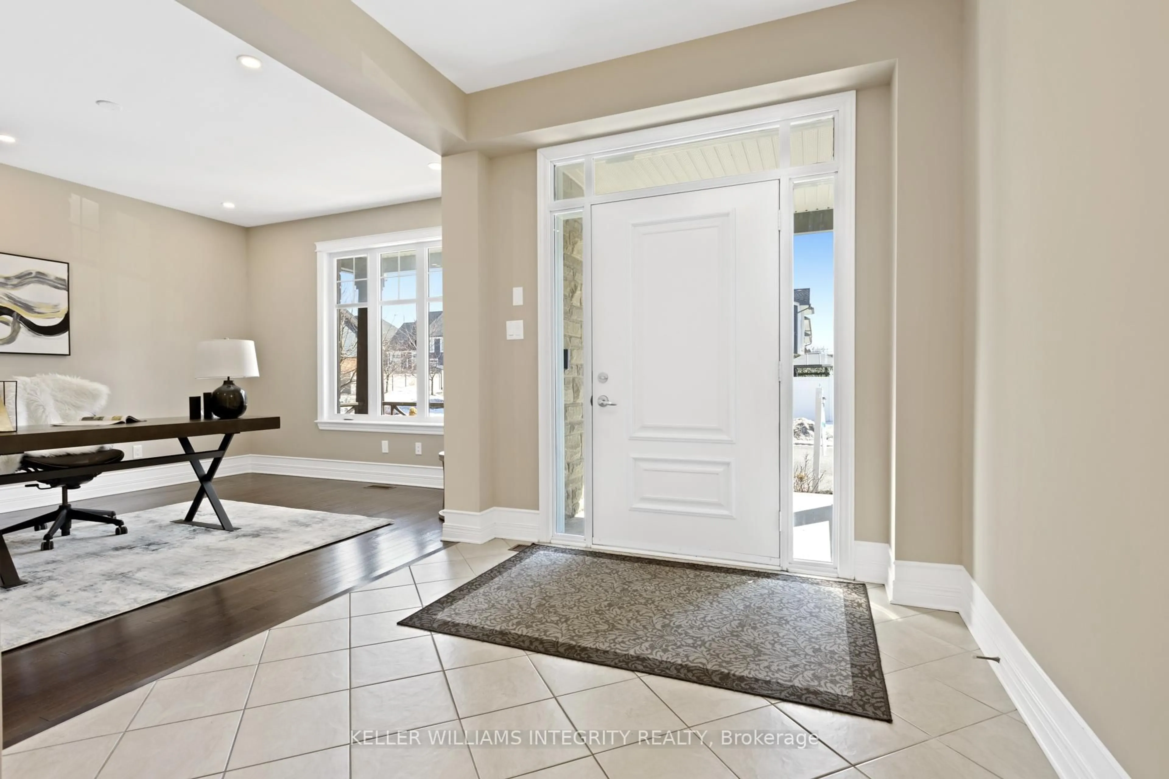 Indoor entryway for 302 Rywalk Circ, Ottawa Ontario K1T 0C7