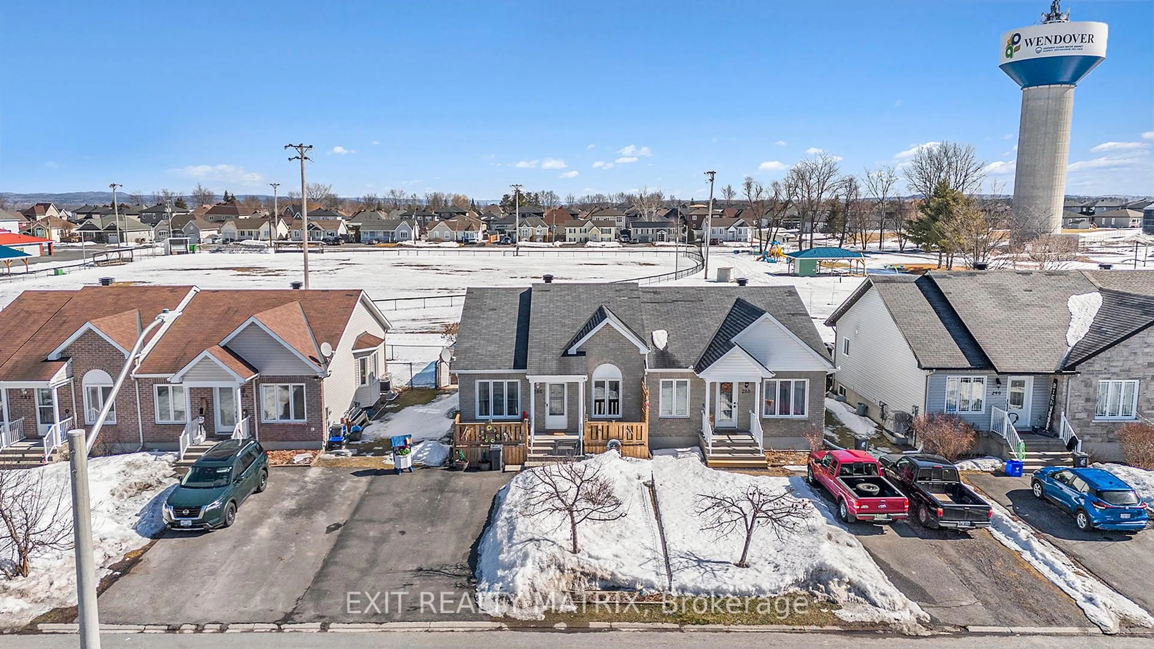 A pic from outside/outdoor area/front of a property/back of a property/a pic from drone, street for 286 Trillium Circ, Alfred and Plantagenet Ontario K0A 3K0