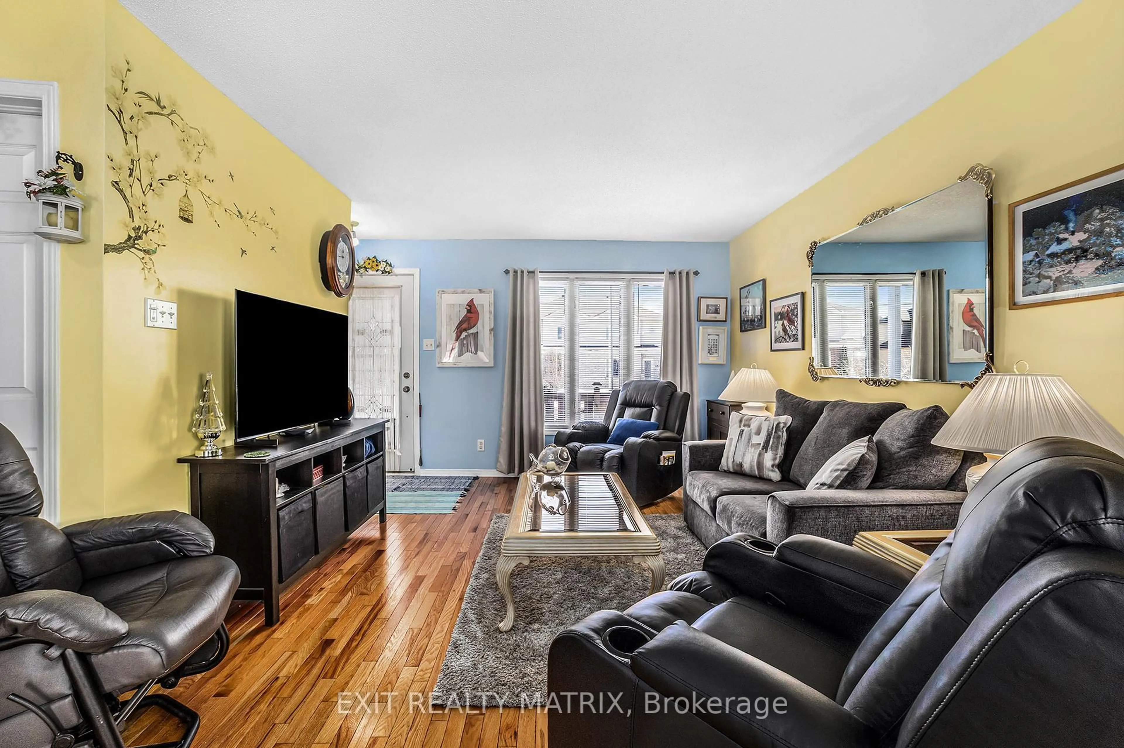 Living room with furniture, unknown for 286 Trillium Circ, Alfred and Plantagenet Ontario K0A 3K0