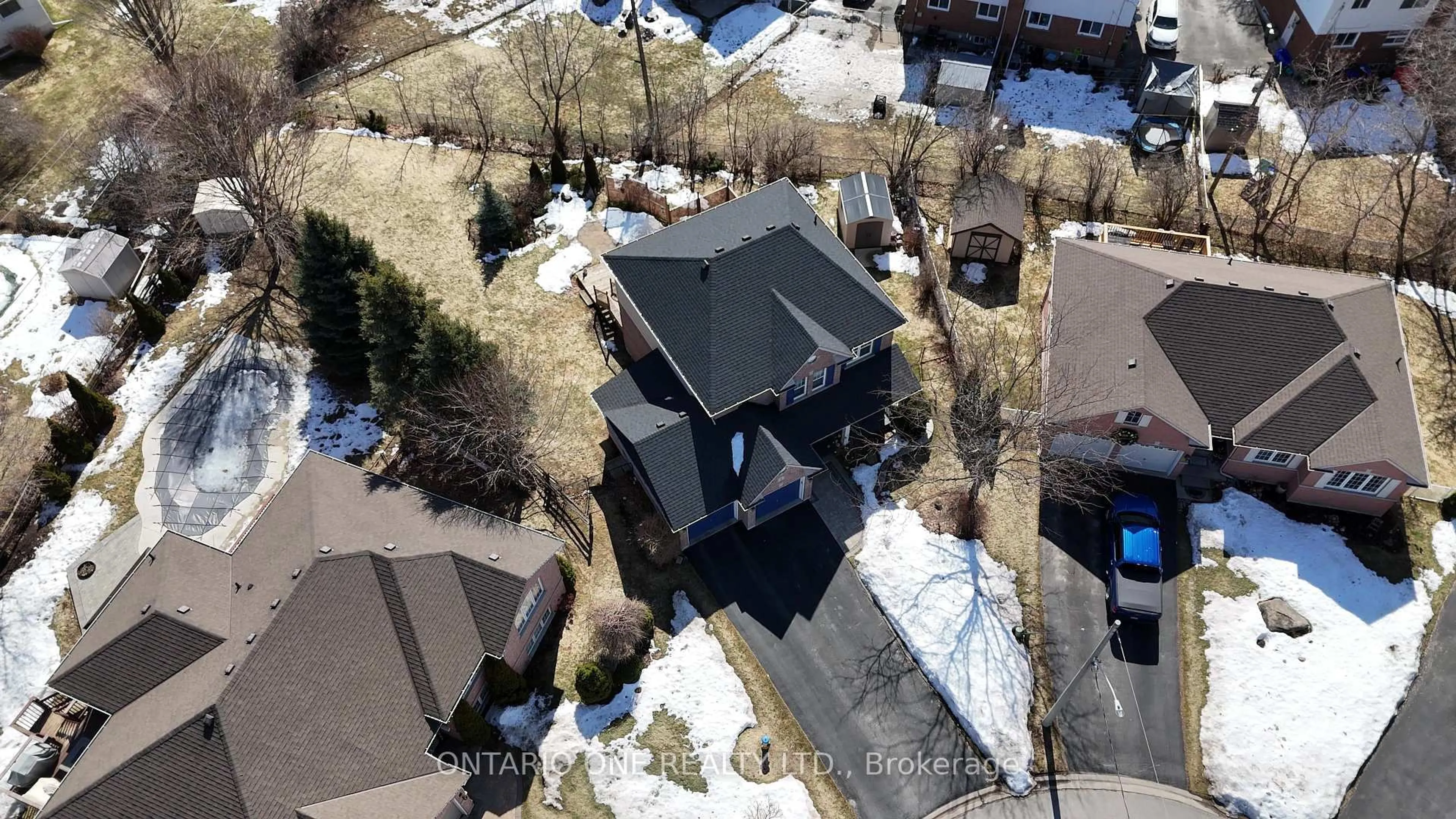 A pic from outside/outdoor area/front of a property/back of a property/a pic from drone, street for 16 Wood Crt, Kawartha Lakes Ontario K9V 6J4