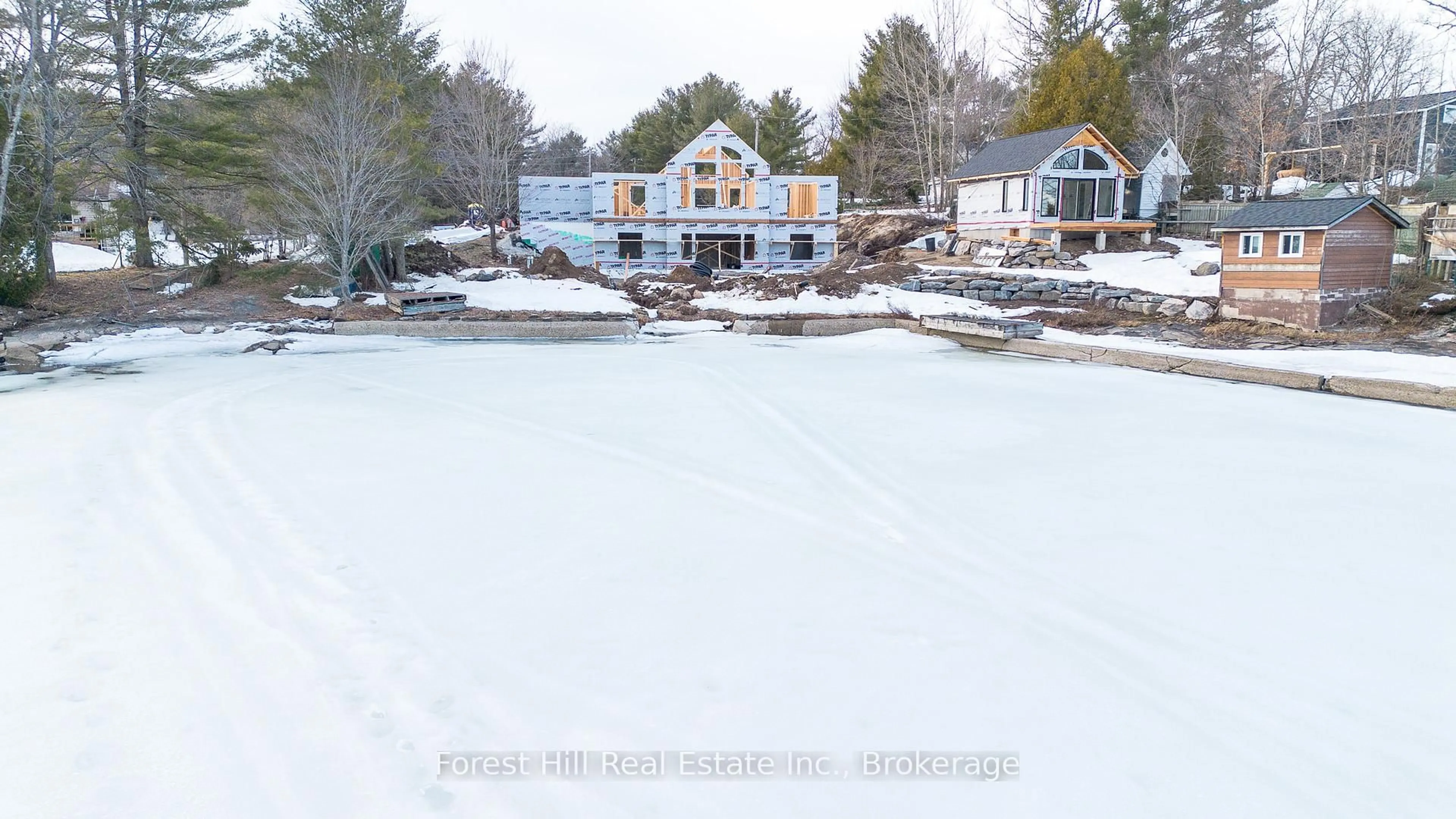 A pic from outside/outdoor area/front of a property/back of a property/a pic from drone, water/lake/river/ocean view for 1111 Lakeshore Dr, Gravenhurst Ontario P1P 1R2