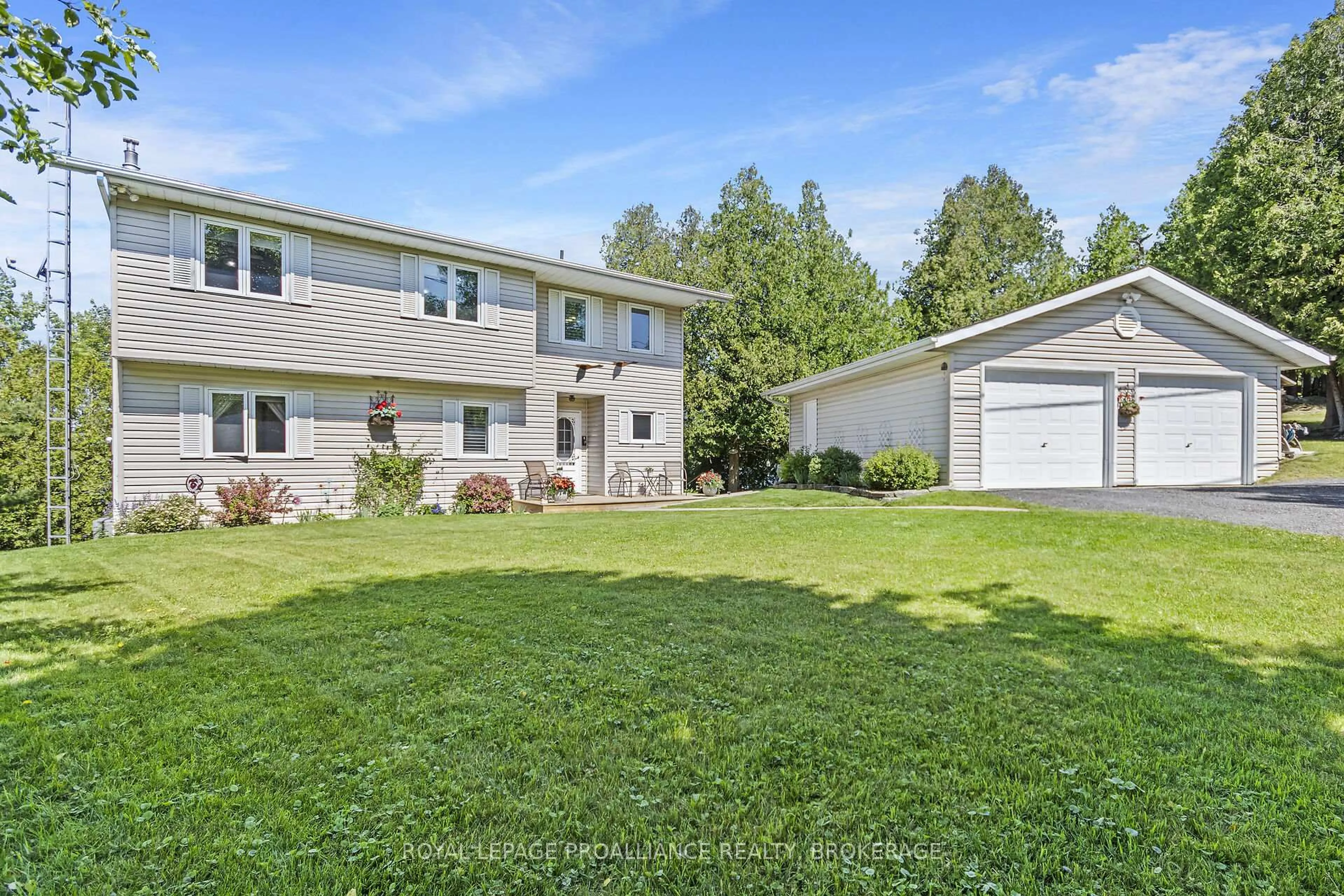 A pic from outside/outdoor area/front of a property/back of a property/a pic from drone, unknown for 1016 Rocky Shore Lane, Hartington Ontario K0H 1W0