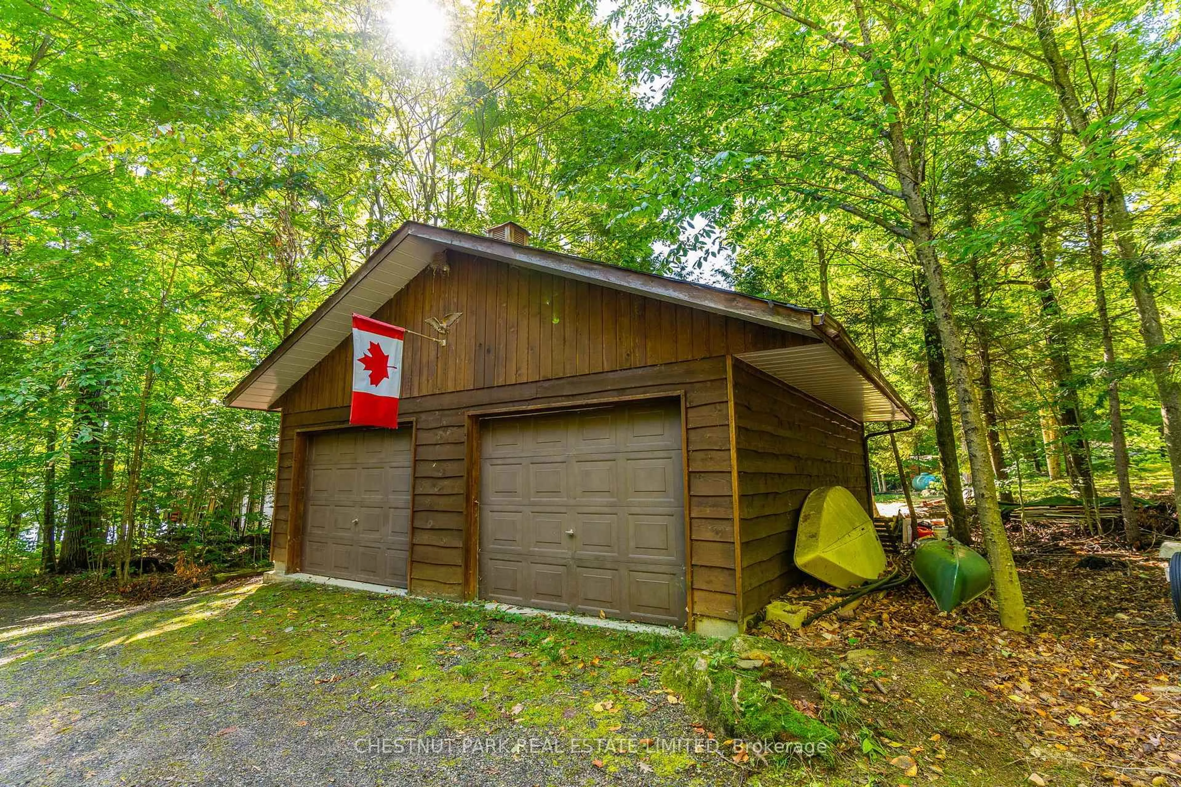 Indoor garage for 1047 Shady Lane, Minden Hills Ontario K0M 2K0