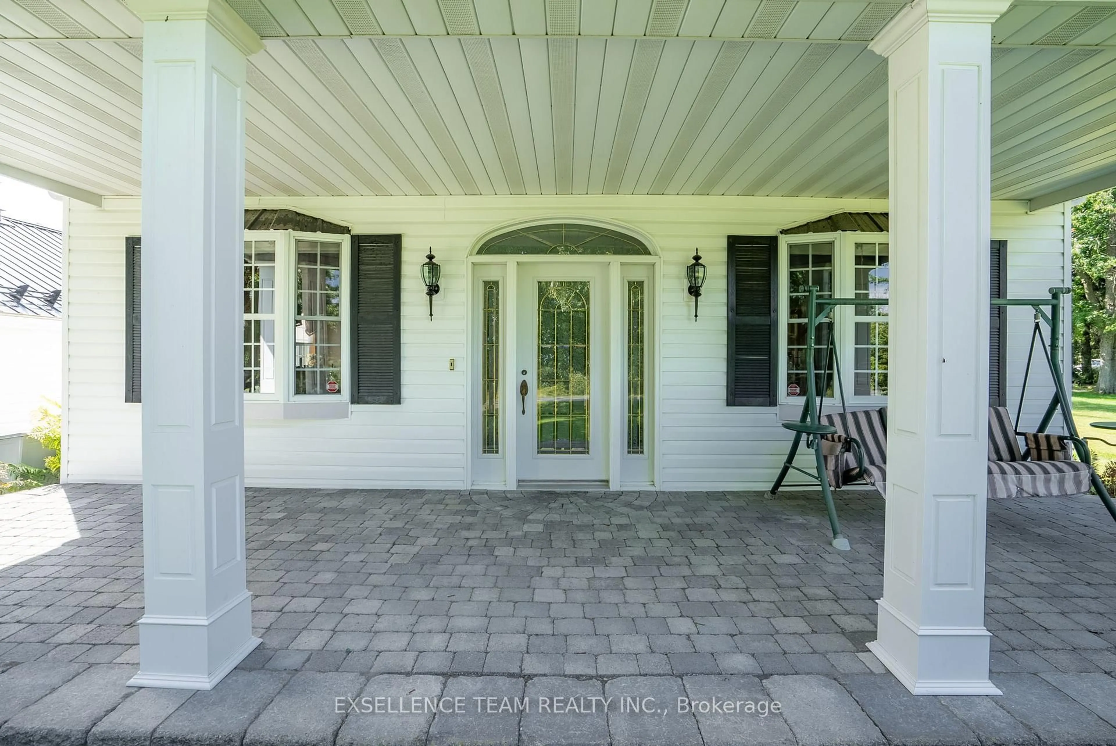 Indoor entryway for 2940 County Rd 20 Rd, North Glengarry Ontario K0C 1T0