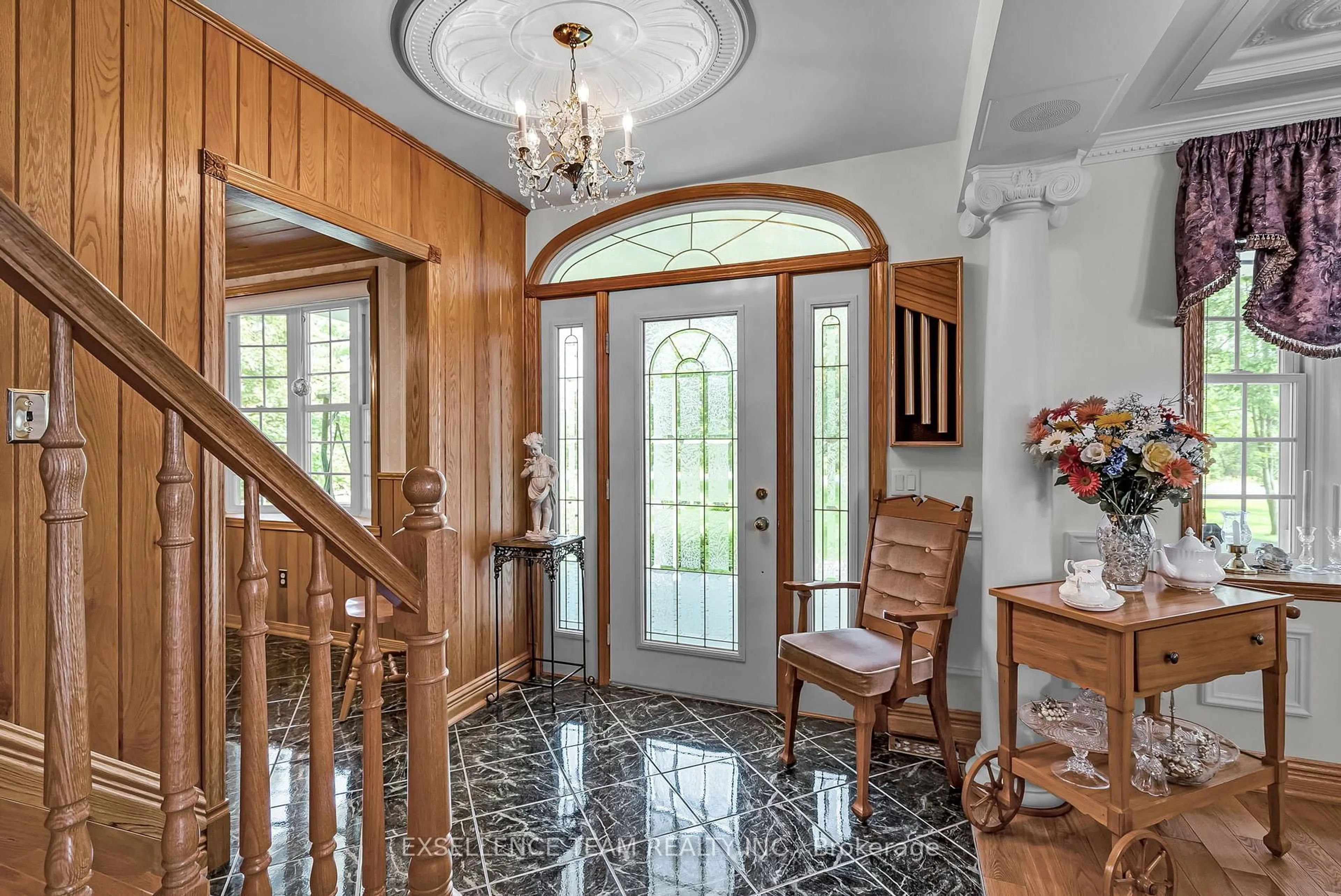 Indoor foyer for 2940 County Rd 20 Rd, North Glengarry Ontario K0C 1T0